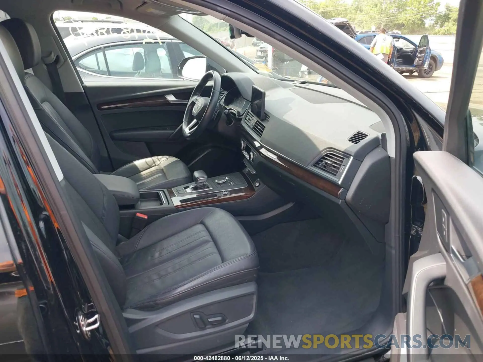 5 Photograph of a damaged car WA1ANAFY5K2068112 AUDI Q5 2019