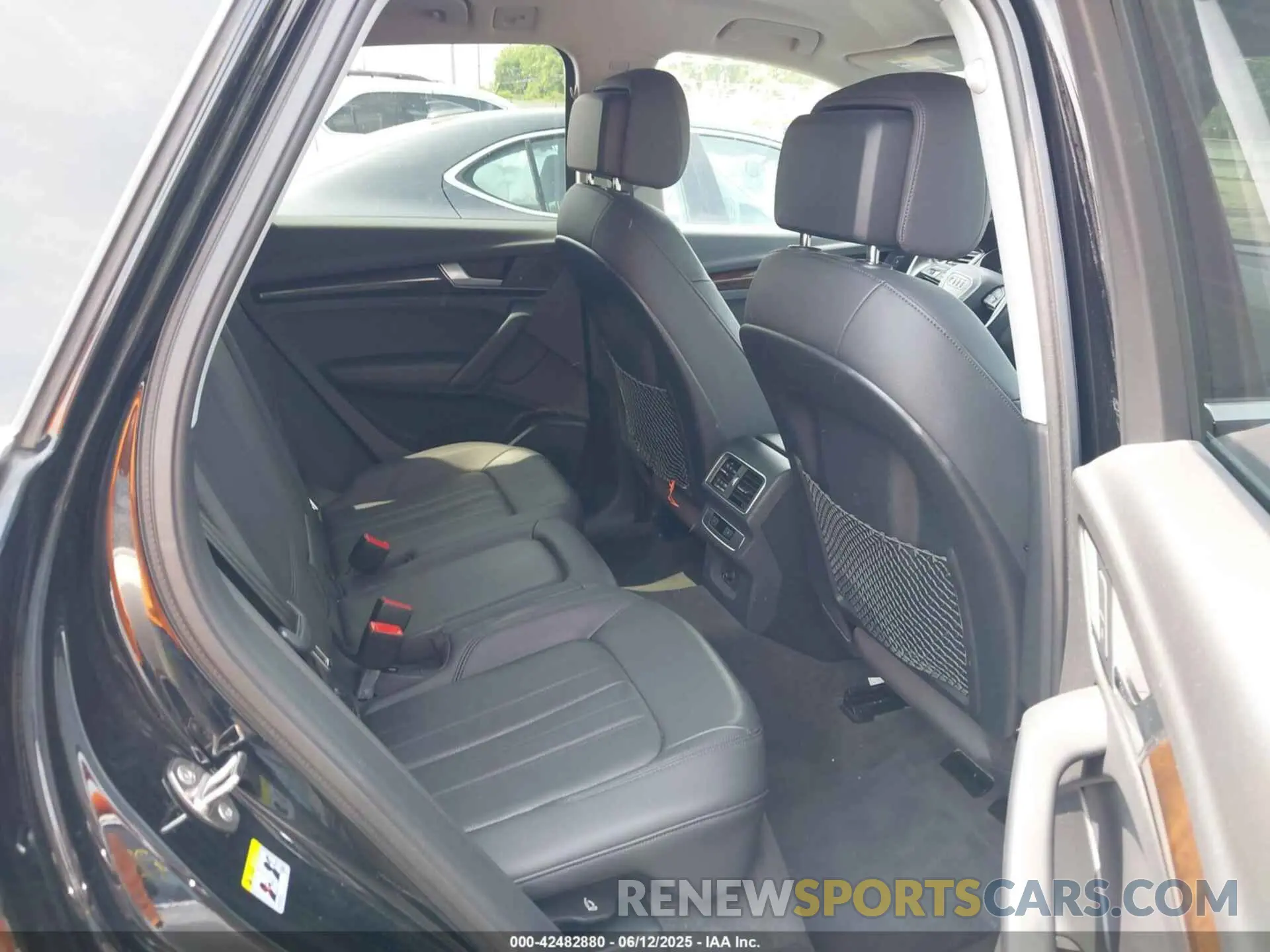 8 Photograph of a damaged car WA1ANAFY5K2068112 AUDI Q5 2019