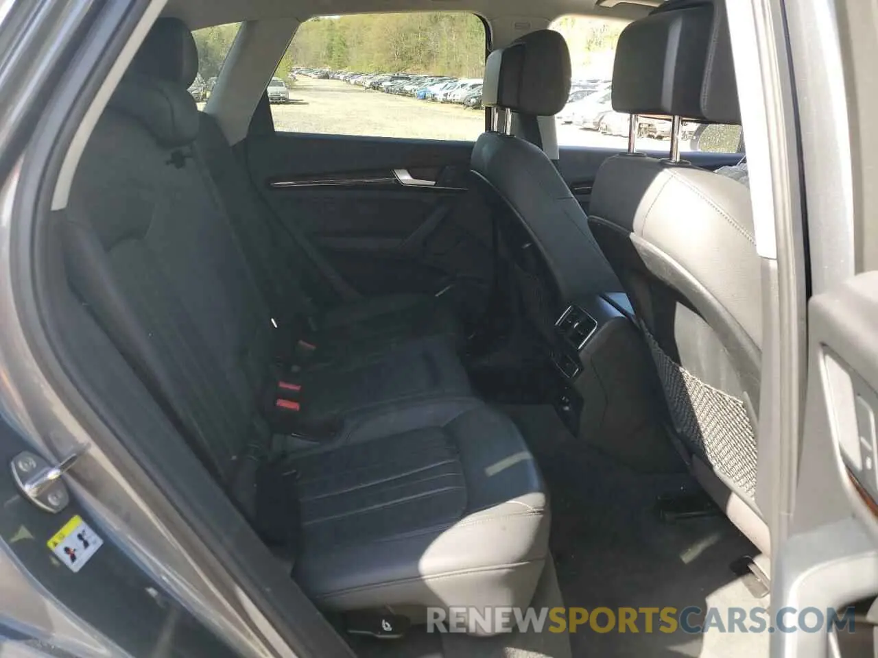 10 Photograph of a damaged car WA1ANAFY5K2129359 AUDI Q5 2019
