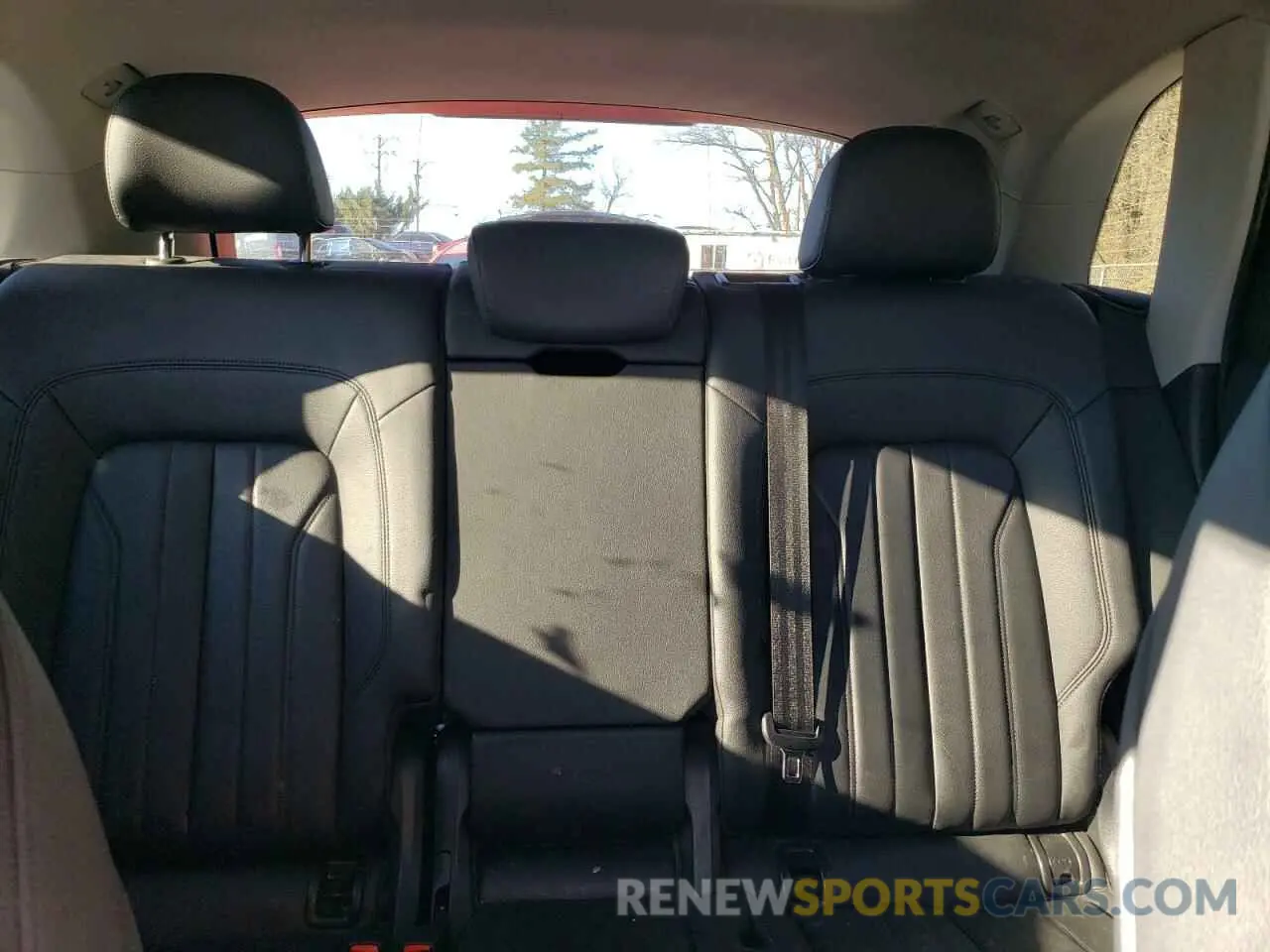10 Photograph of a damaged car WA1ANAFY5K2136439 AUDI Q5 2019