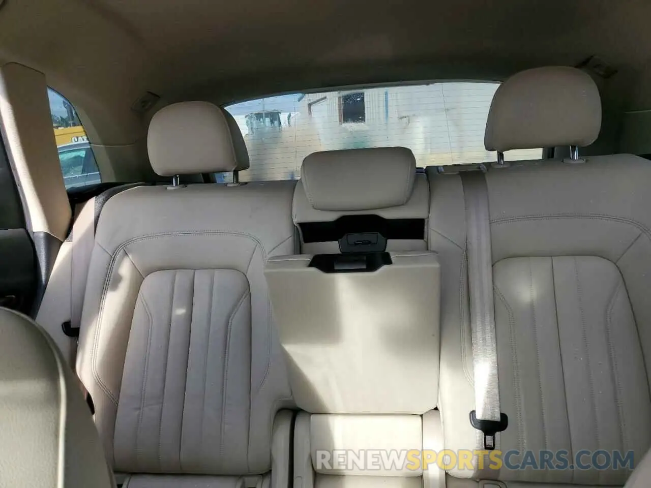 10 Photograph of a damaged car WA1ANAFY6K2122730 AUDI Q5 2019
