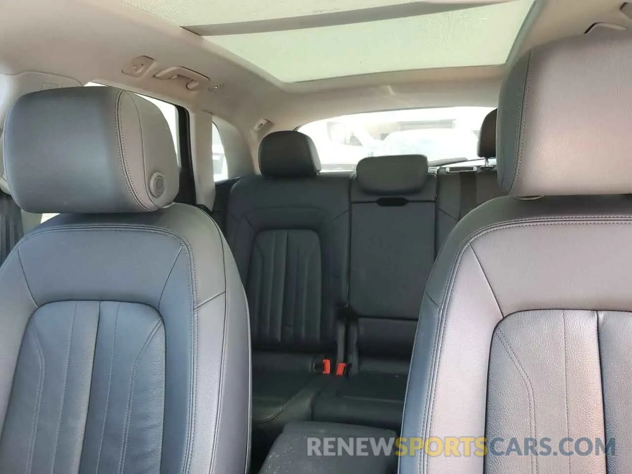 10 Photograph of a damaged car WA1ANAFY7K2024533 AUDI Q5 2019
