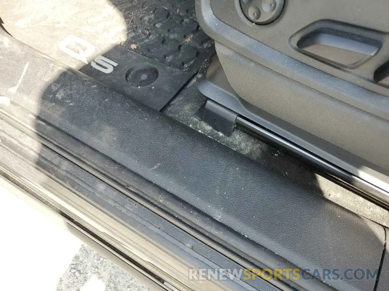 13 Photograph of a damaged car WA1ANAFY7K2024533 AUDI Q5 2019