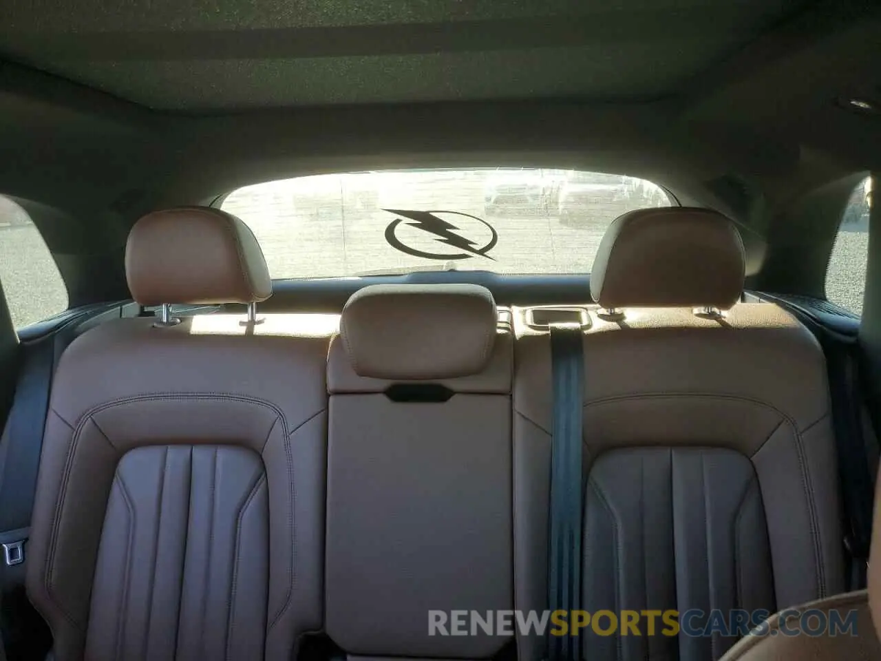 10 Photograph of a damaged car WA1ANAFY7K2030865 AUDI Q5 2019