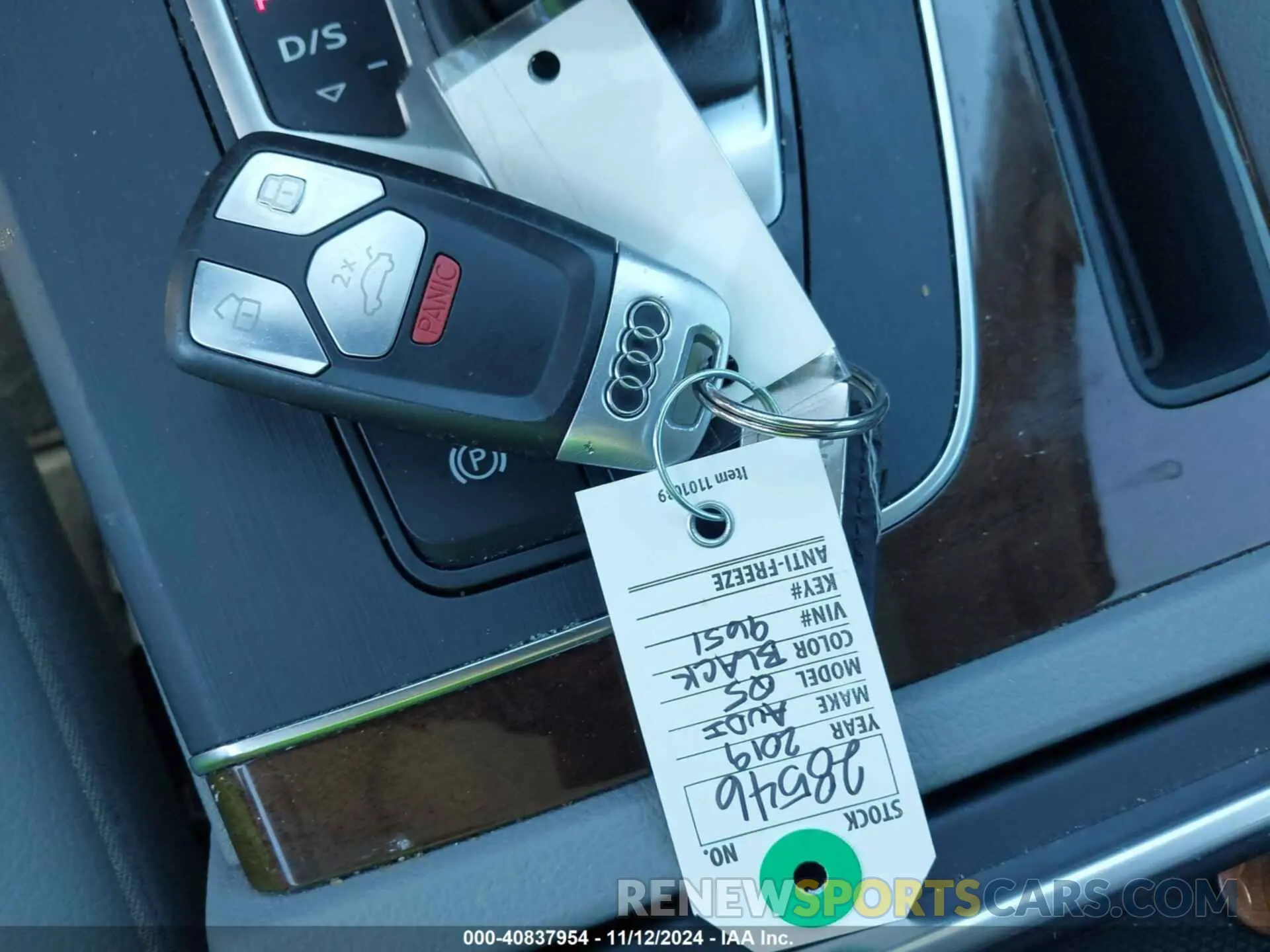 11 Photograph of a damaged car WA1ANAFY7K2069651 AUDI Q5 2019