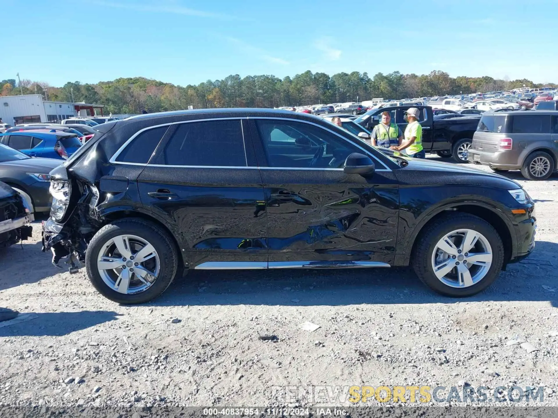 13 Photograph of a damaged car WA1ANAFY7K2069651 AUDI Q5 2019