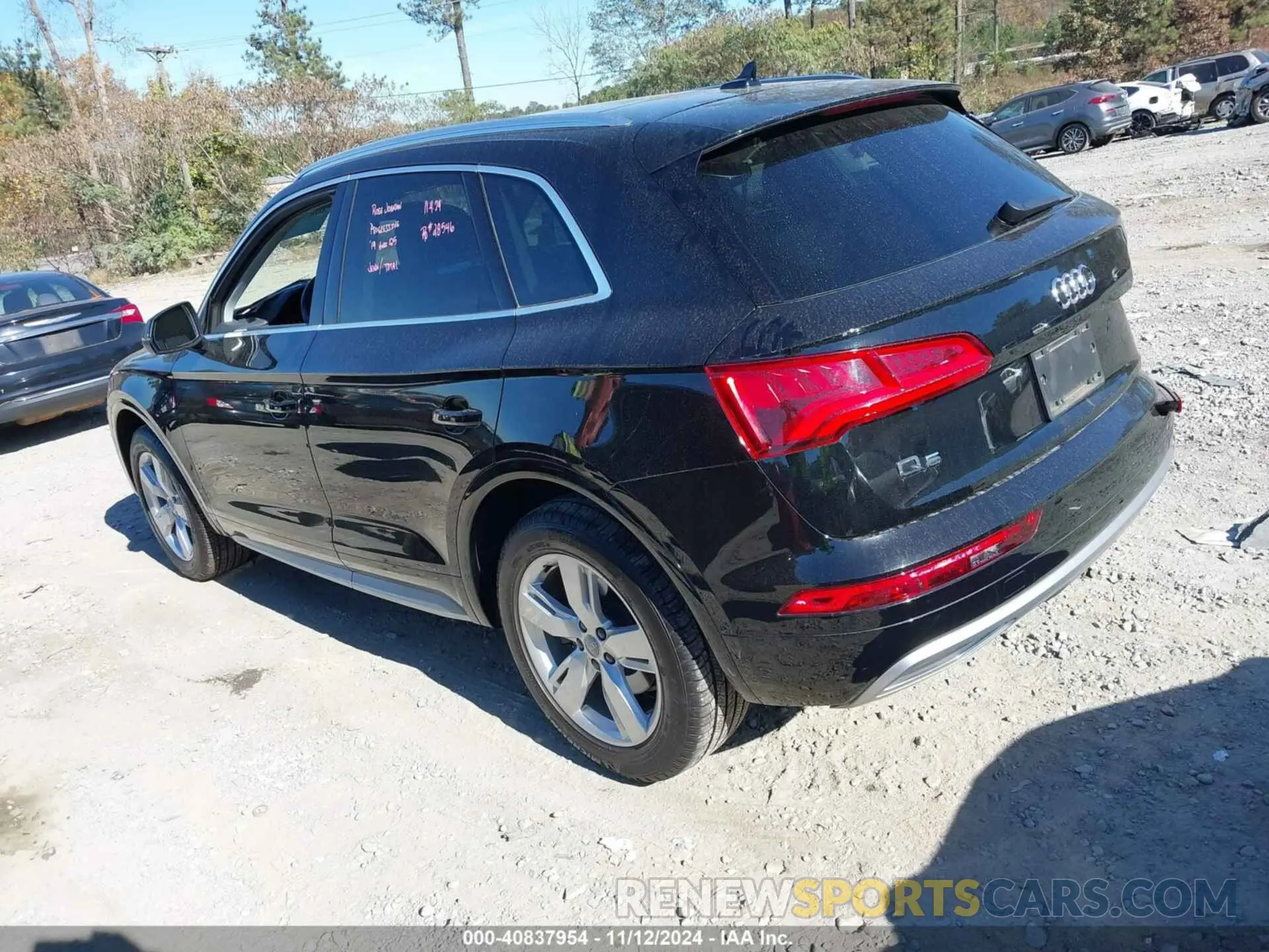3 Photograph of a damaged car WA1ANAFY7K2069651 AUDI Q5 2019