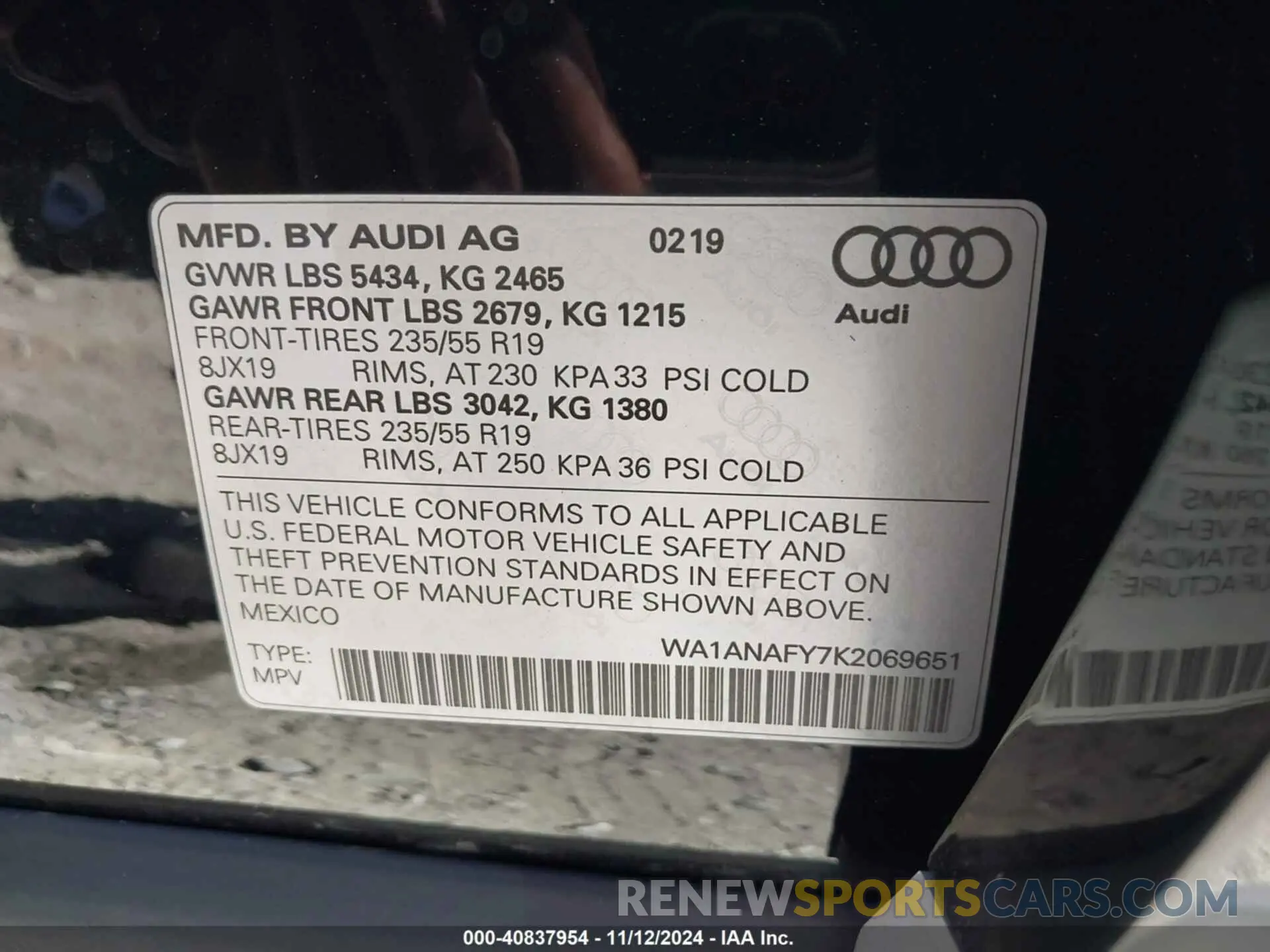 9 Photograph of a damaged car WA1ANAFY7K2069651 AUDI Q5 2019