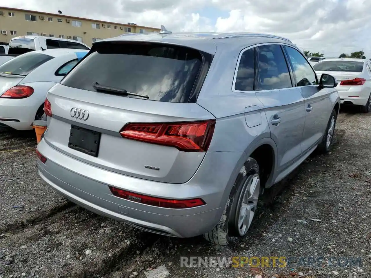 4 Photograph of a damaged car WA1ANAFY7K2128942 AUDI Q5 2019