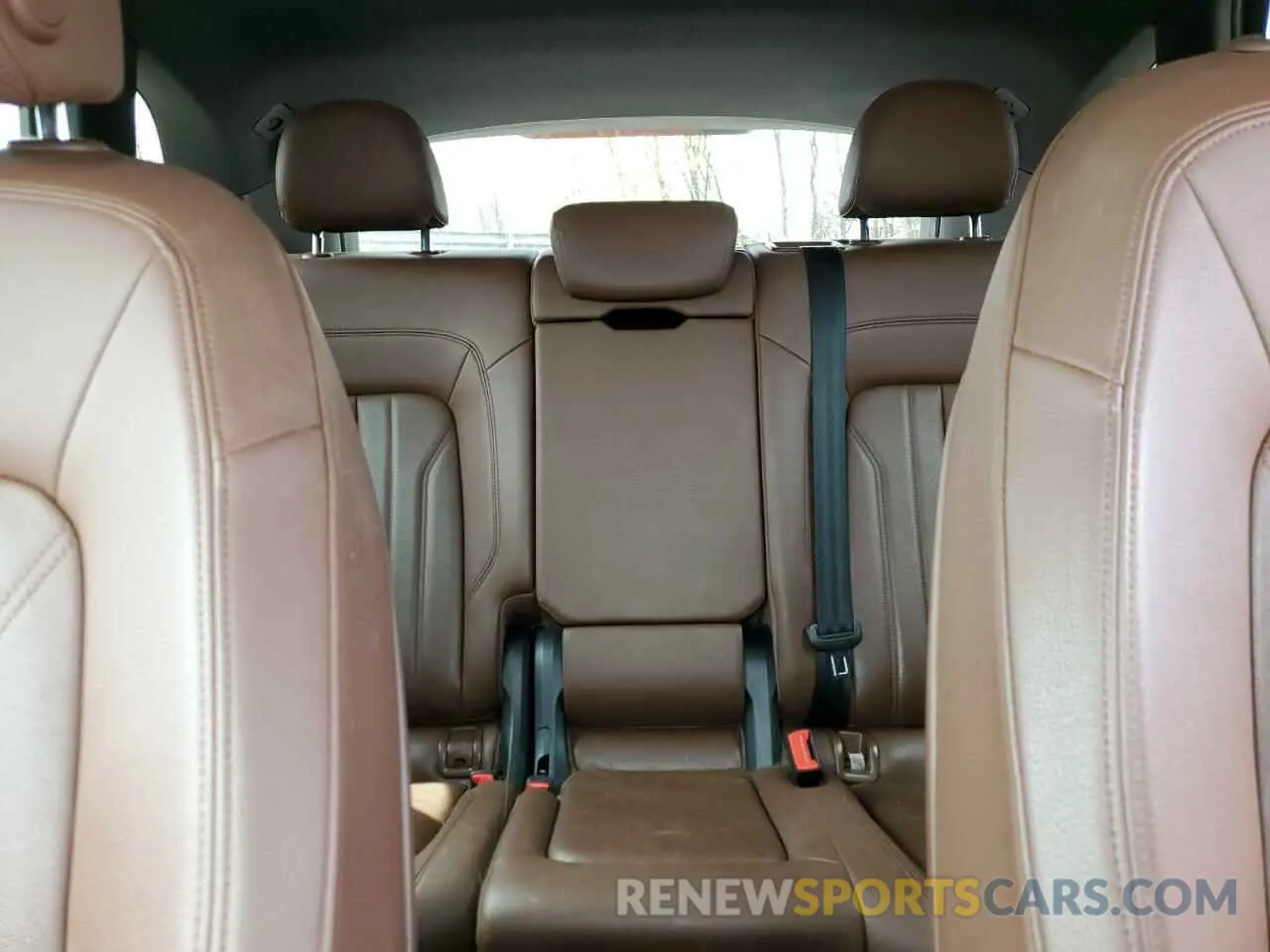 10 Photograph of a damaged car WA1ANAFY8K2046492 AUDI Q5 2019