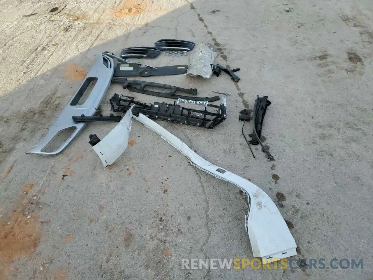 13 Photograph of a damaged car WA1ANAFY8K2078973 AUDI Q5 2019