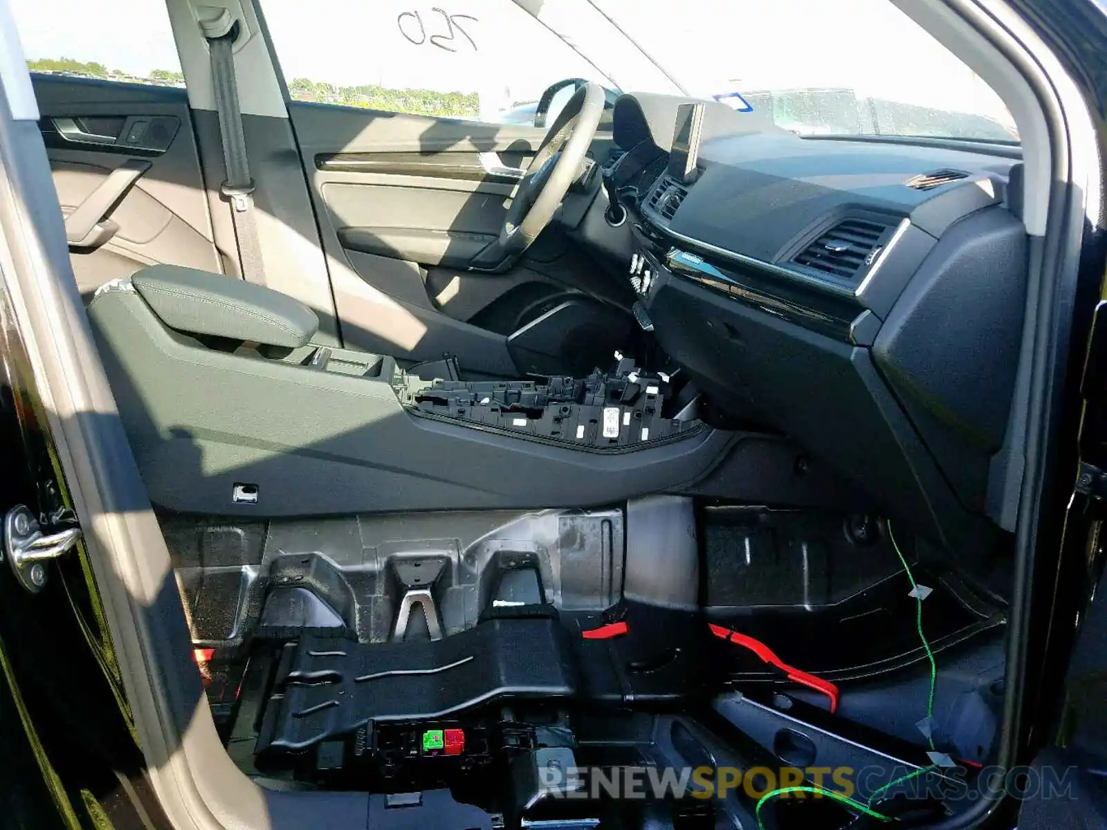 5 Photograph of a damaged car WA1ANAFY8K2130666 AUDI Q5 2019