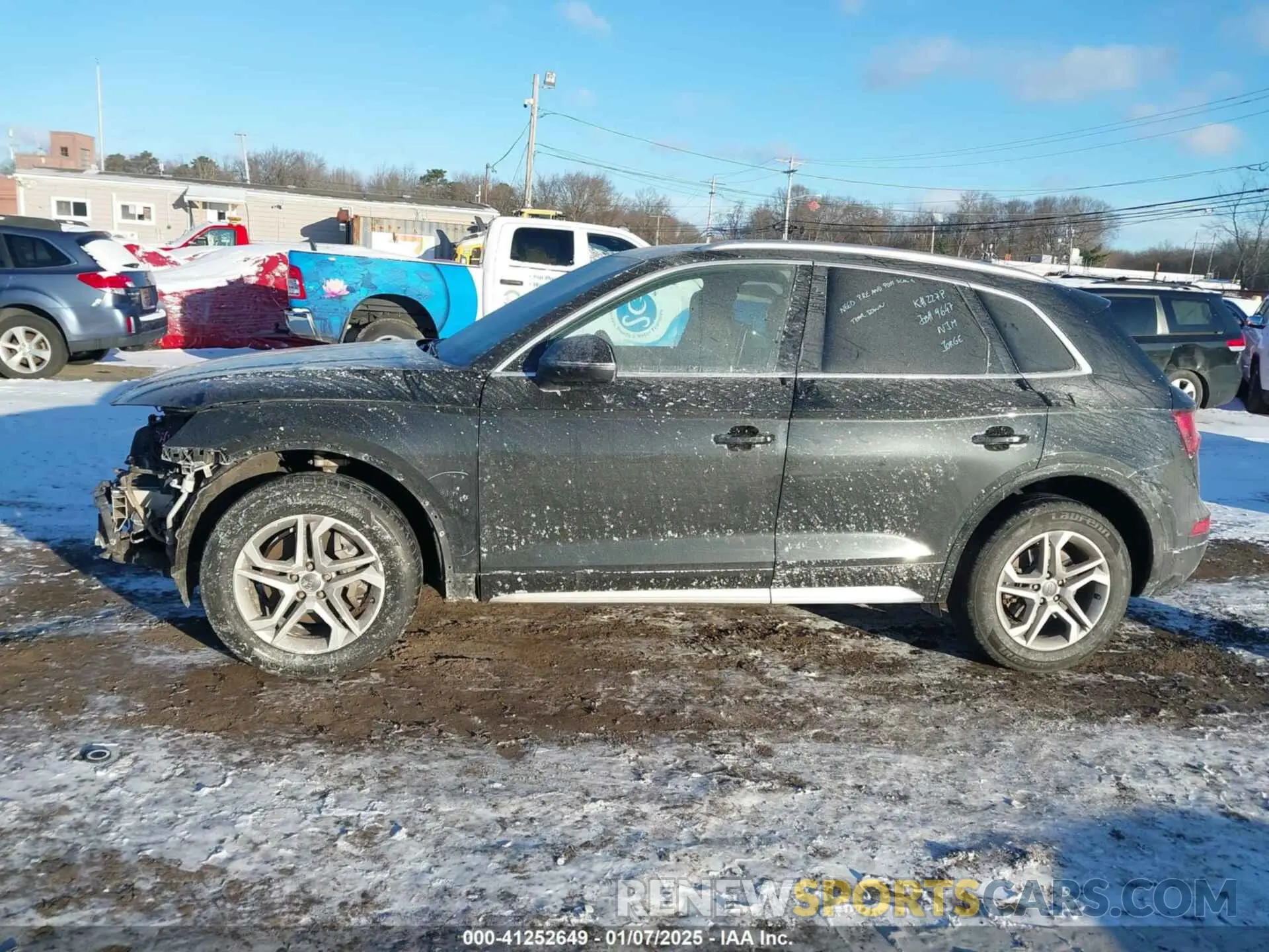 14 Photograph of a damaged car WA1ANAFY9K2069635 AUDI Q5 2019