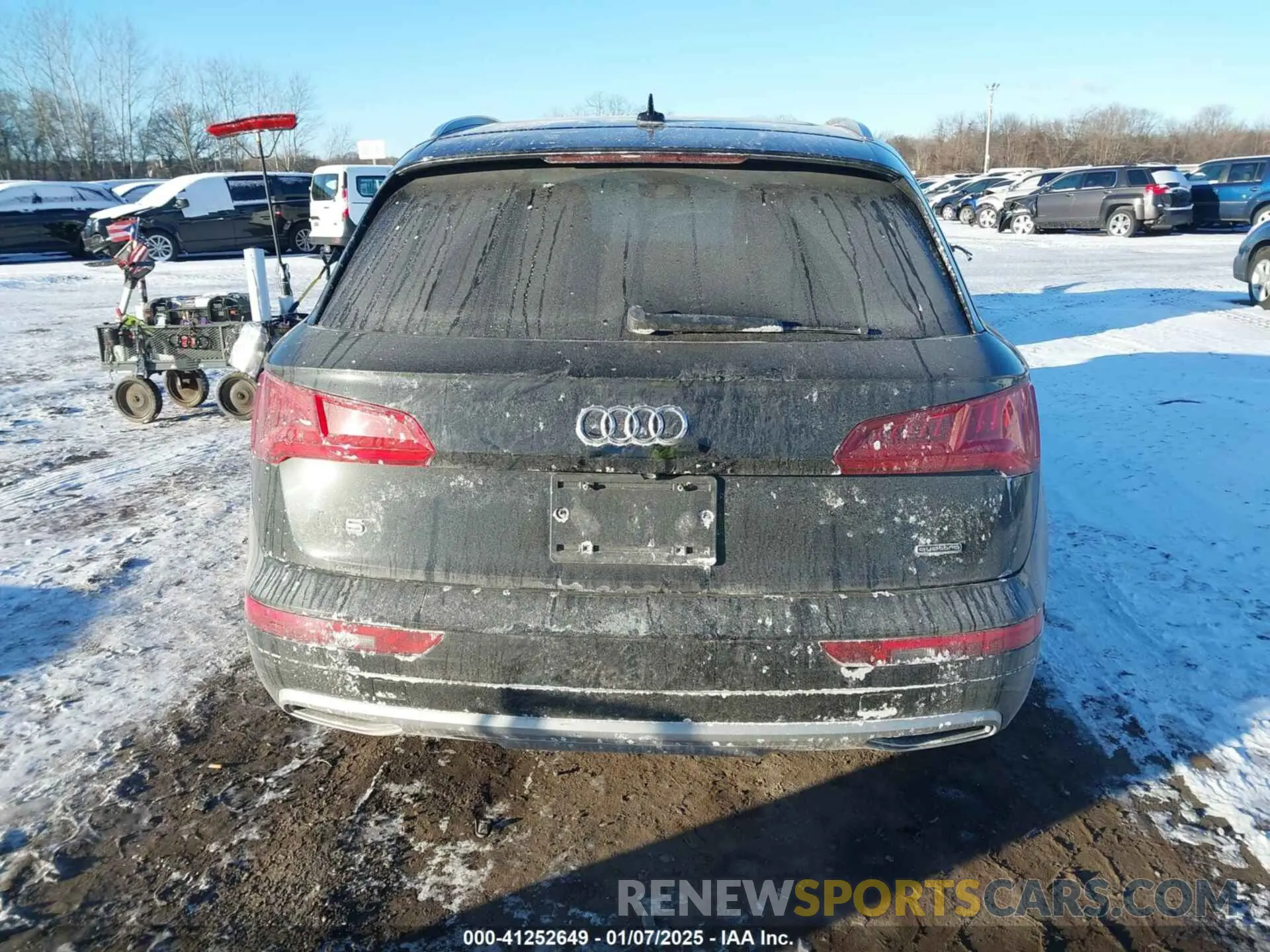 16 Photograph of a damaged car WA1ANAFY9K2069635 AUDI Q5 2019