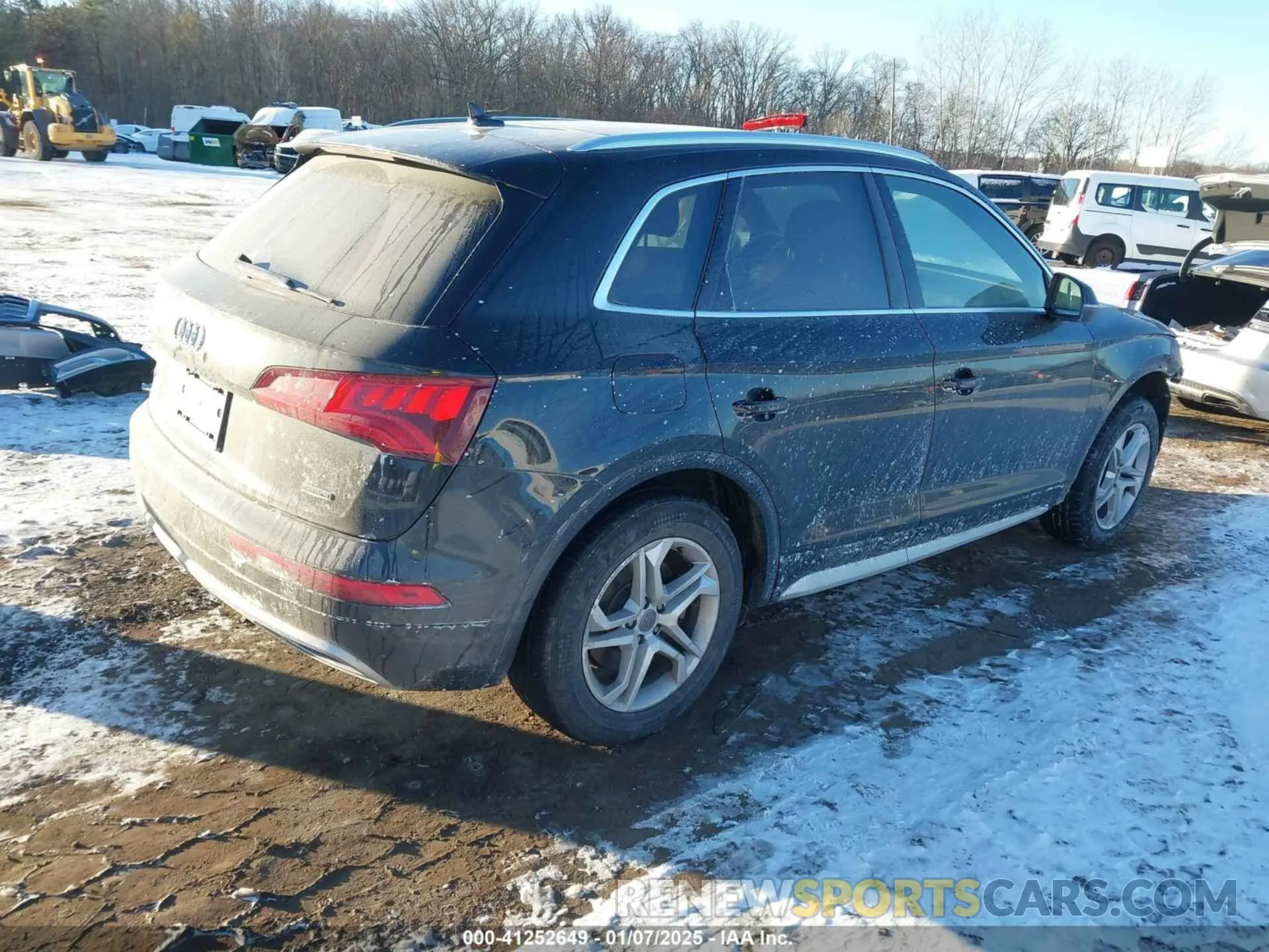 4 Photograph of a damaged car WA1ANAFY9K2069635 AUDI Q5 2019