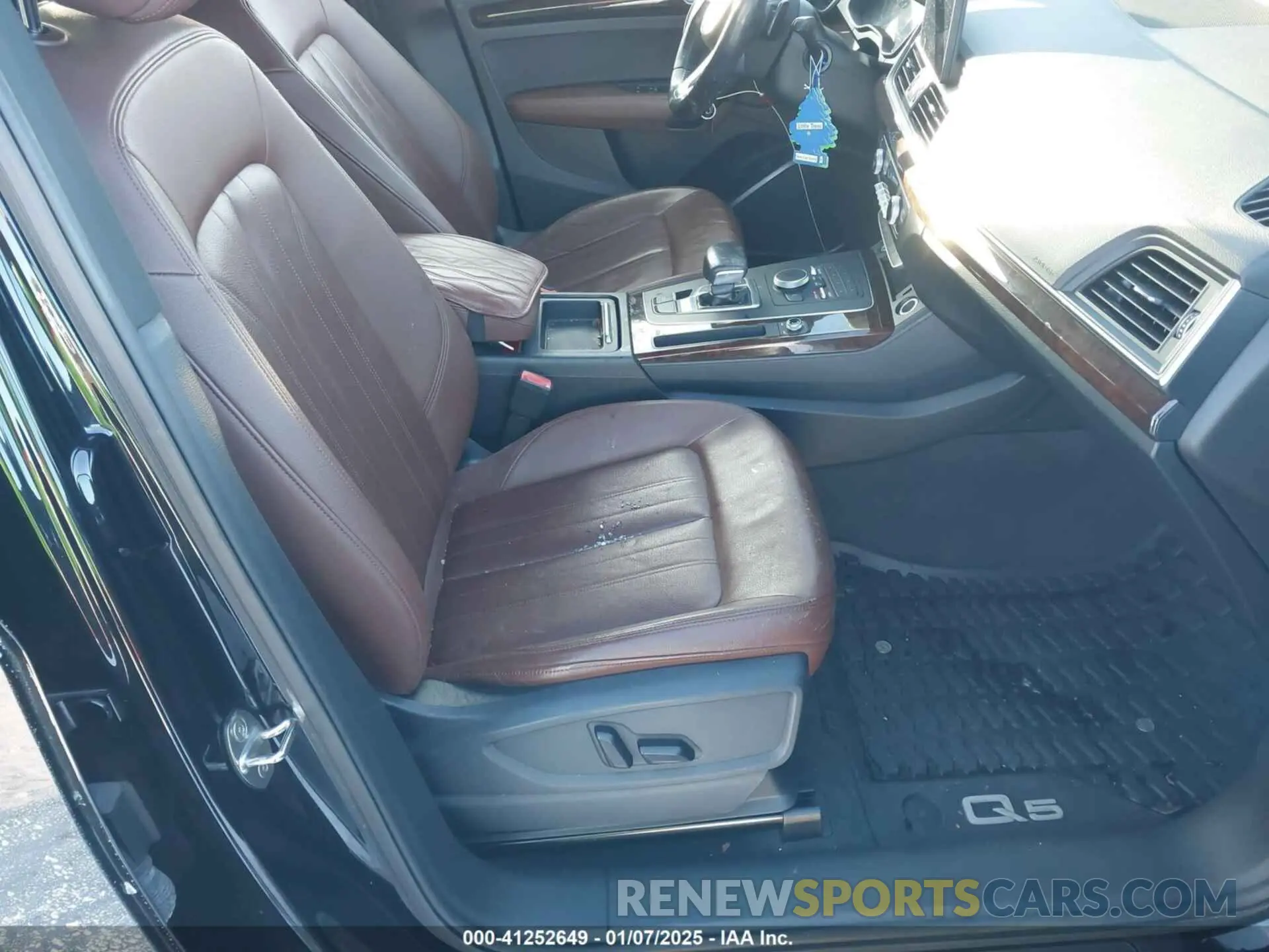 5 Photograph of a damaged car WA1ANAFY9K2069635 AUDI Q5 2019