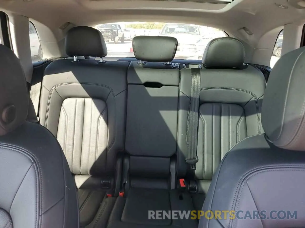 10 Photograph of a damaged car WA1ANAFY9K2077430 AUDI Q5 2019
