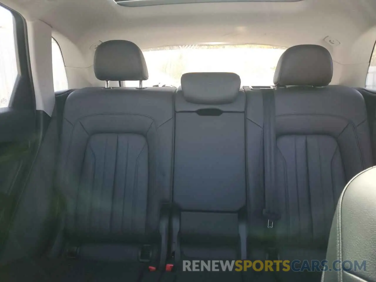10 Photograph of a damaged car WA1ANAFYXK2035588 AUDI Q5 2019