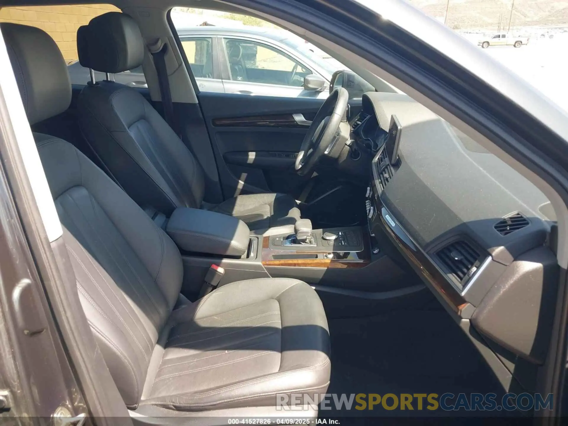 5 Photograph of a damaged car WA1ANAFYXK2093555 AUDI Q5 2019