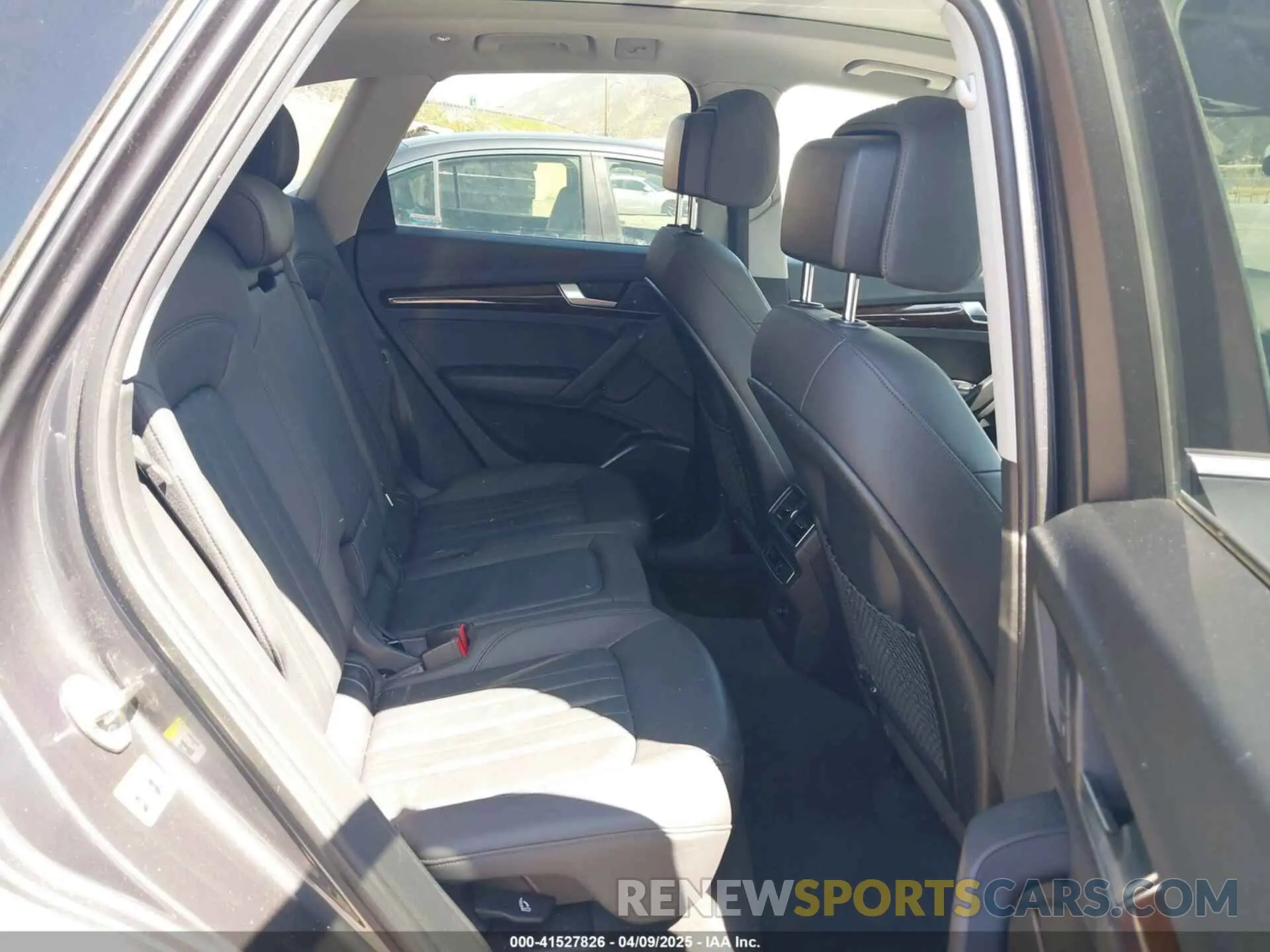8 Photograph of a damaged car WA1ANAFYXK2093555 AUDI Q5 2019