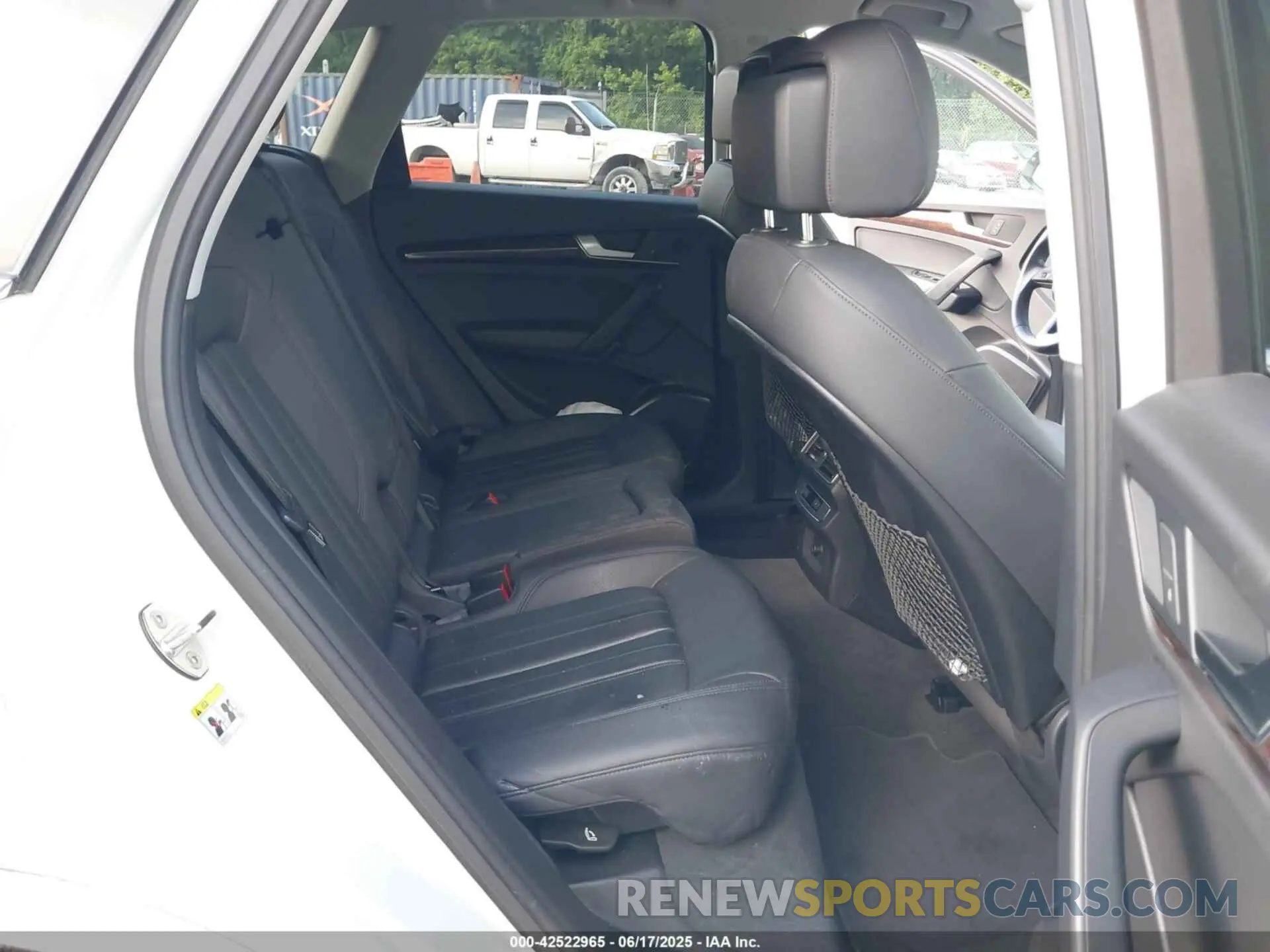 8 Photograph of a damaged car WA1ANAFYXK2126876 AUDI Q5 2019