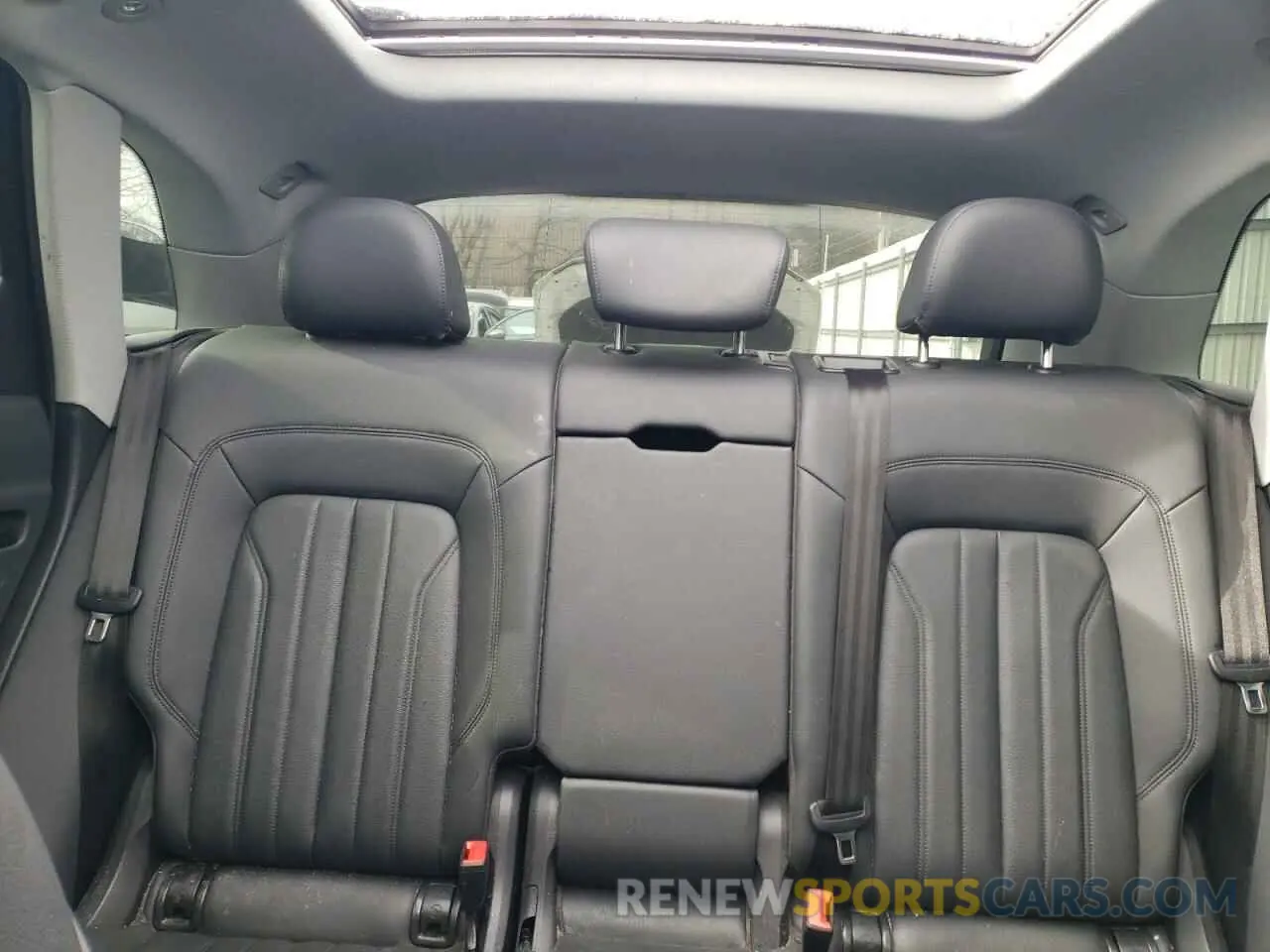 10 Photograph of a damaged car WA1BNAFY0K2065008 AUDI Q5 2019