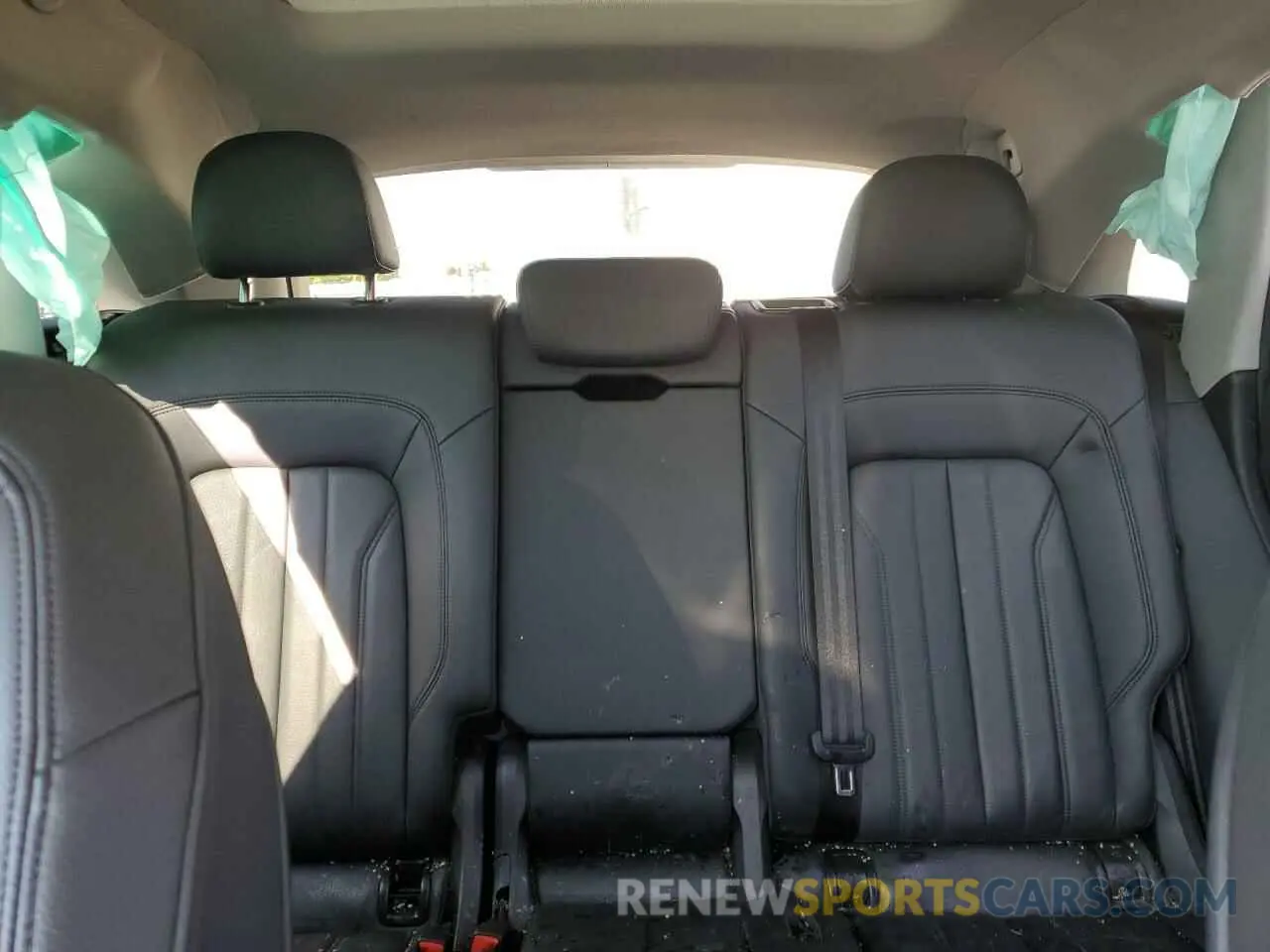 10 Photograph of a damaged car WA1BNAFY0K2067342 AUDI Q5 2019