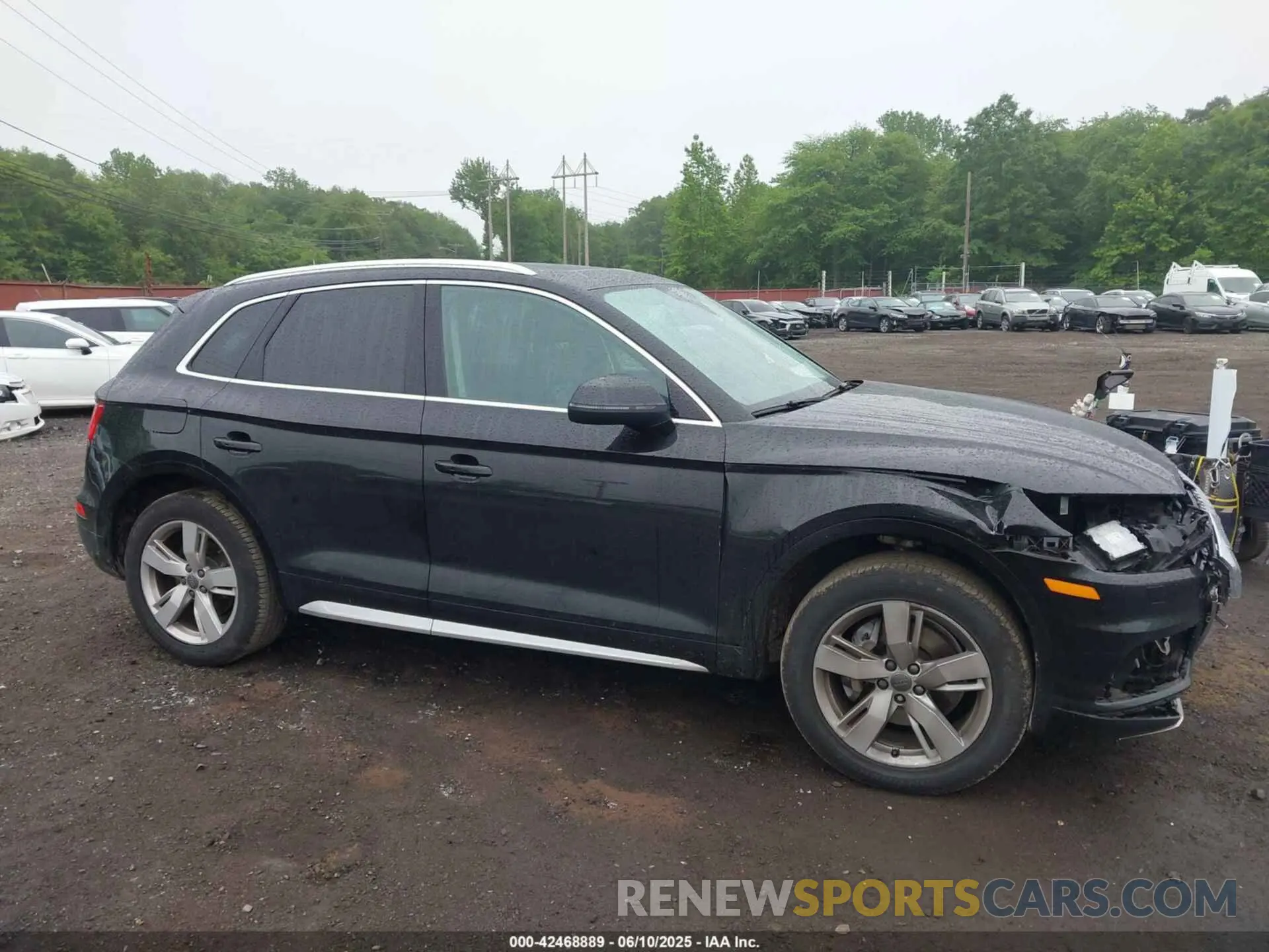 18 Photograph of a damaged car WA1BNAFY0K2079460 AUDI Q5 2019