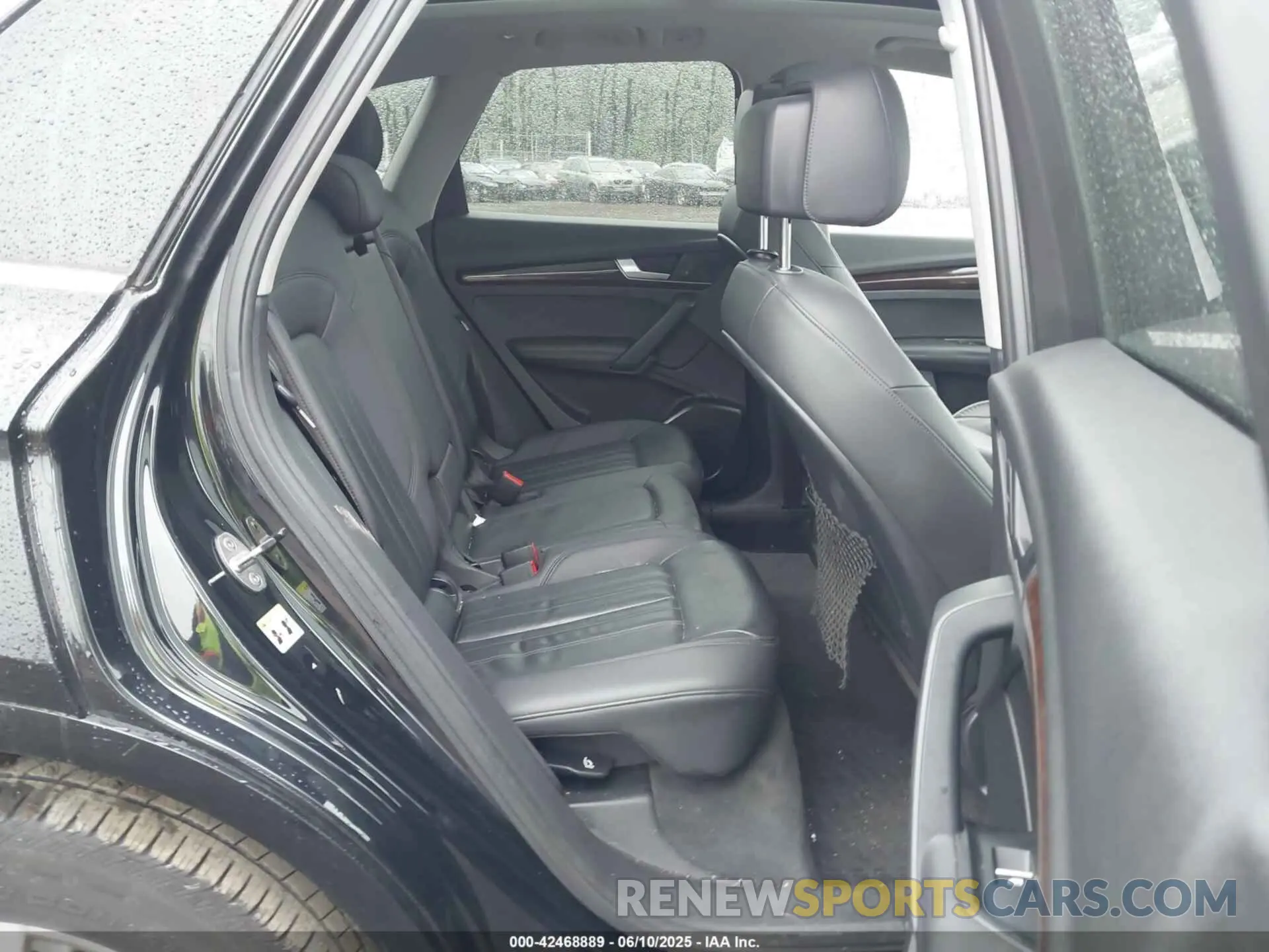 8 Photograph of a damaged car WA1BNAFY0K2079460 AUDI Q5 2019