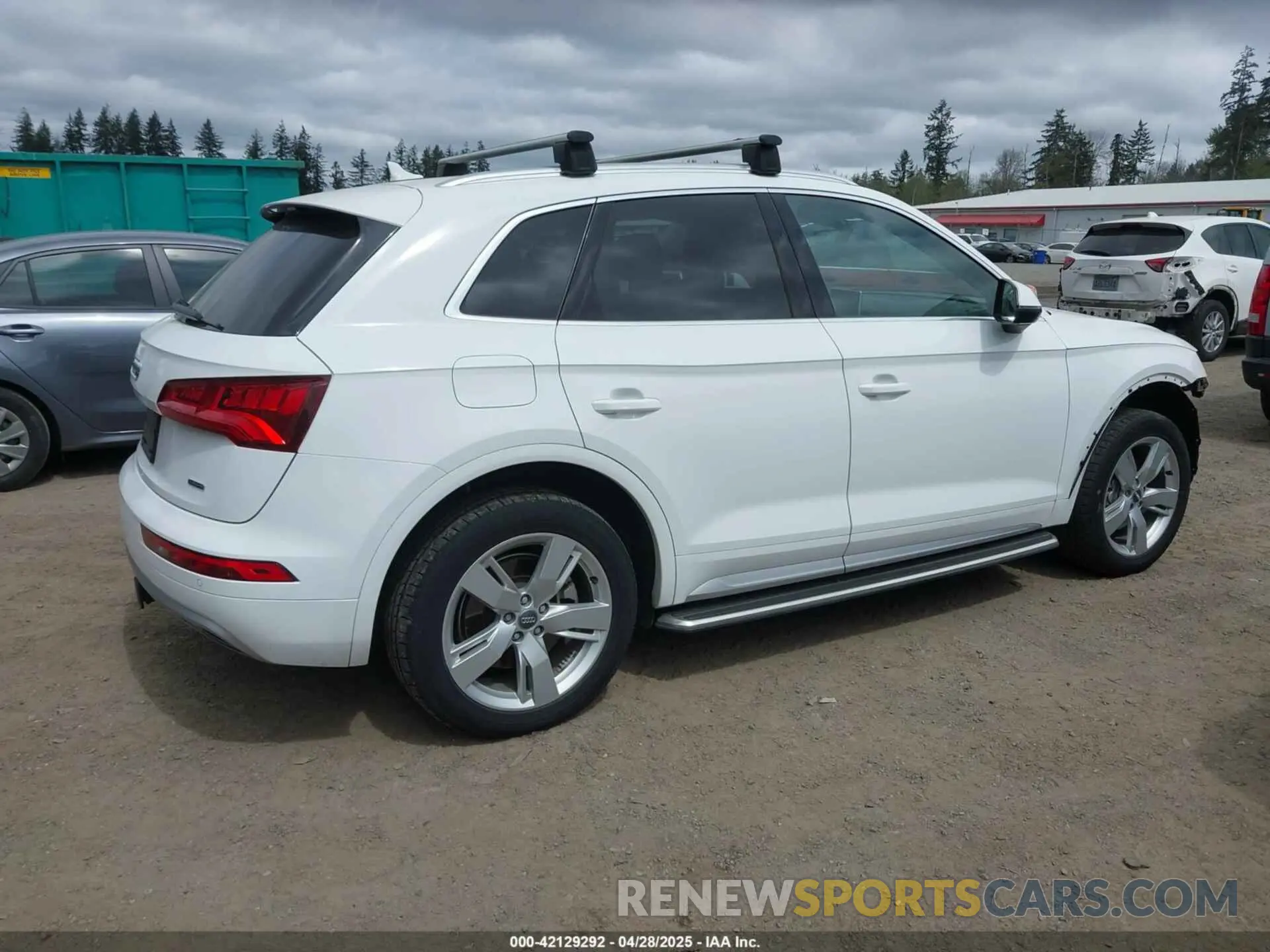 14 Photograph of a damaged car WA1BNAFY0K2093696 AUDI Q5 2019