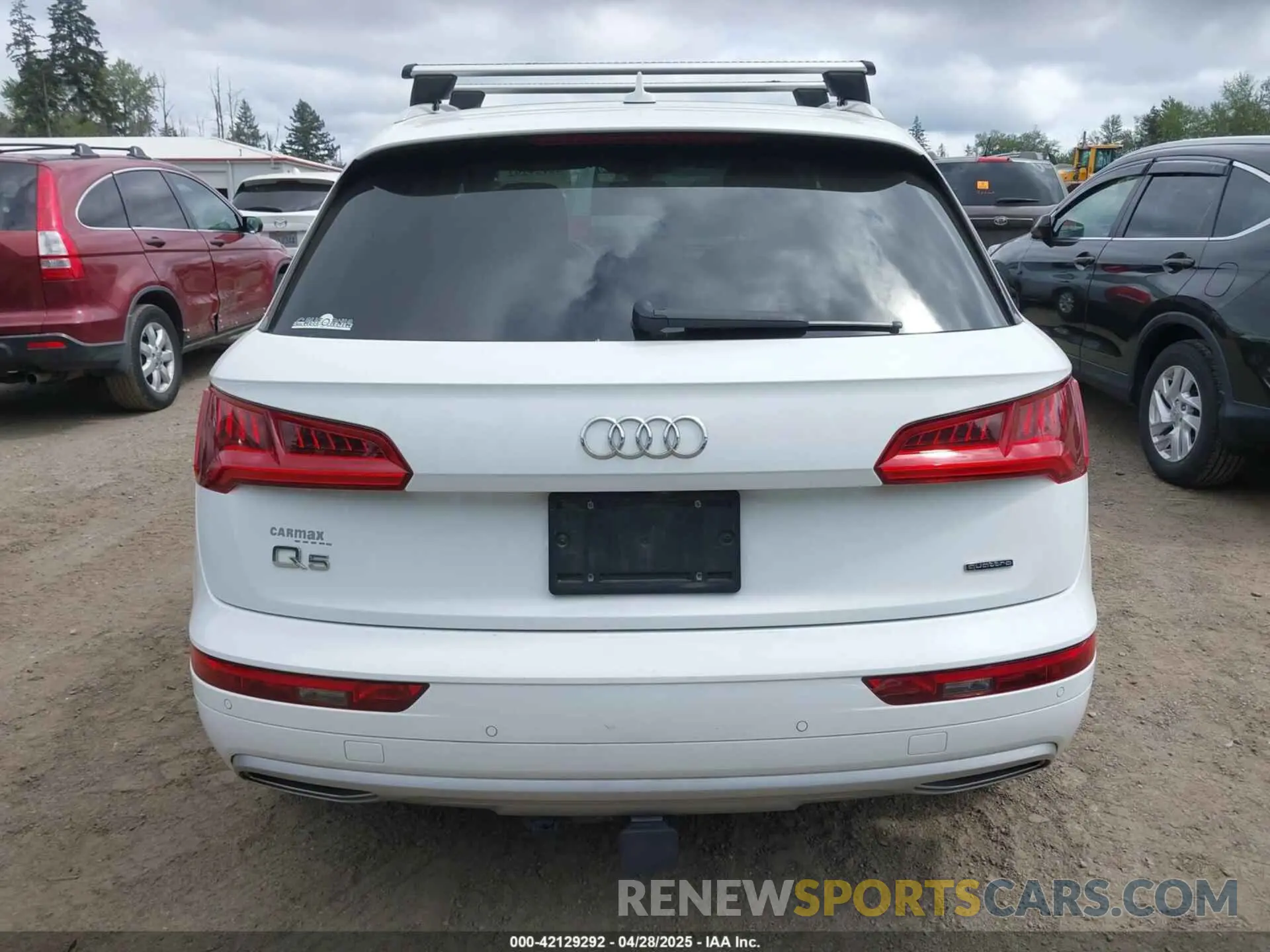 17 Photograph of a damaged car WA1BNAFY0K2093696 AUDI Q5 2019