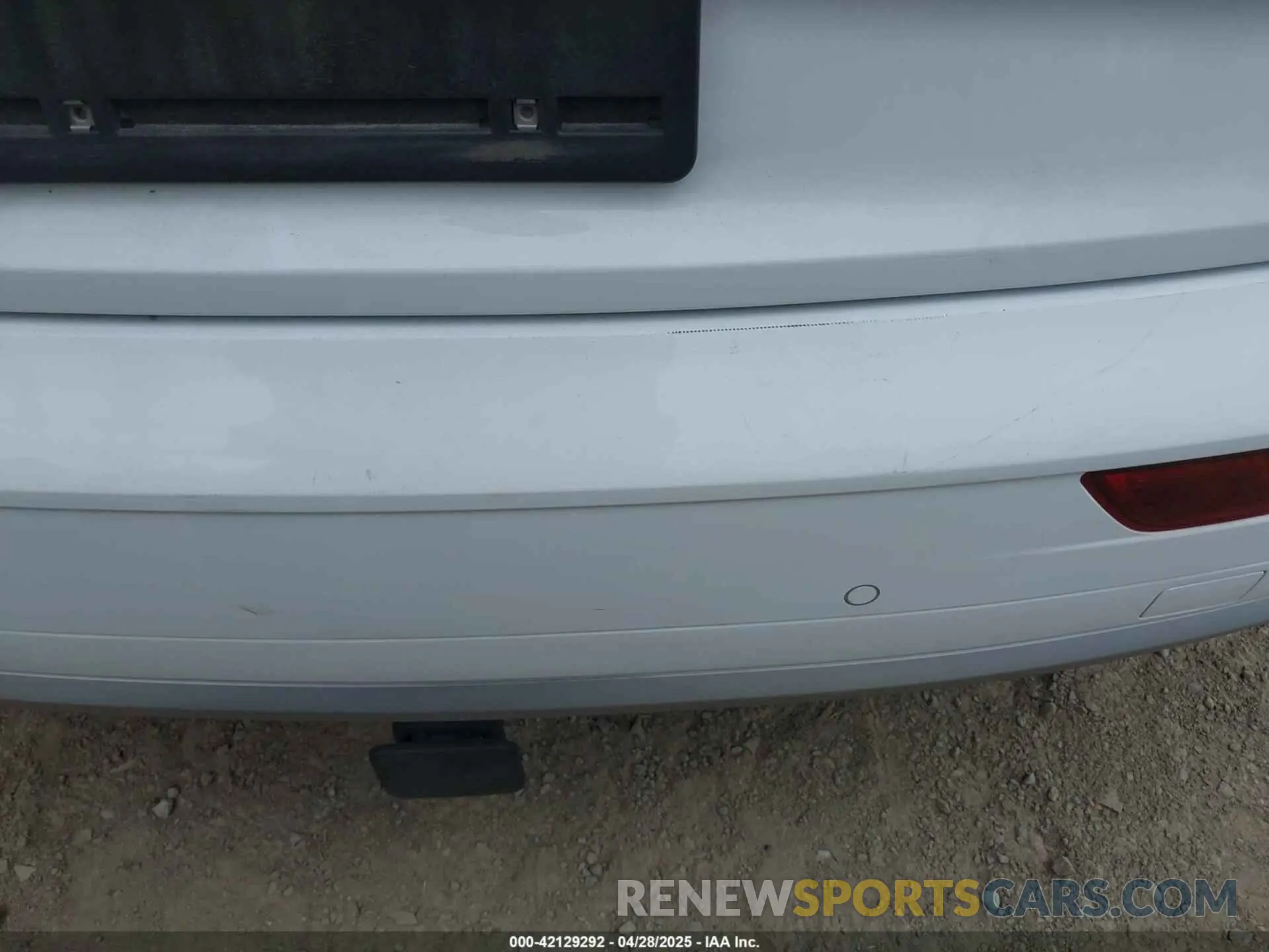 18 Photograph of a damaged car WA1BNAFY0K2093696 AUDI Q5 2019