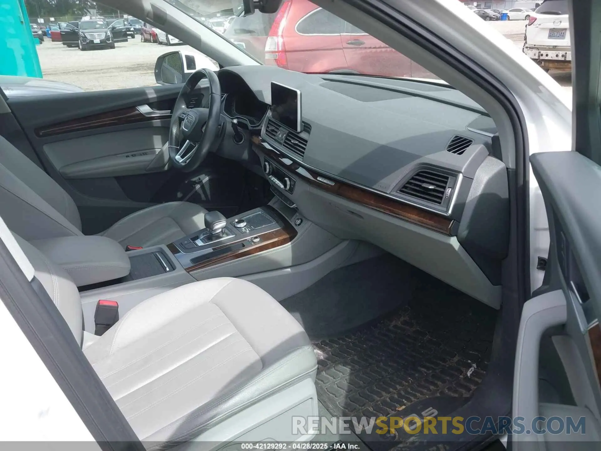 5 Photograph of a damaged car WA1BNAFY0K2093696 AUDI Q5 2019