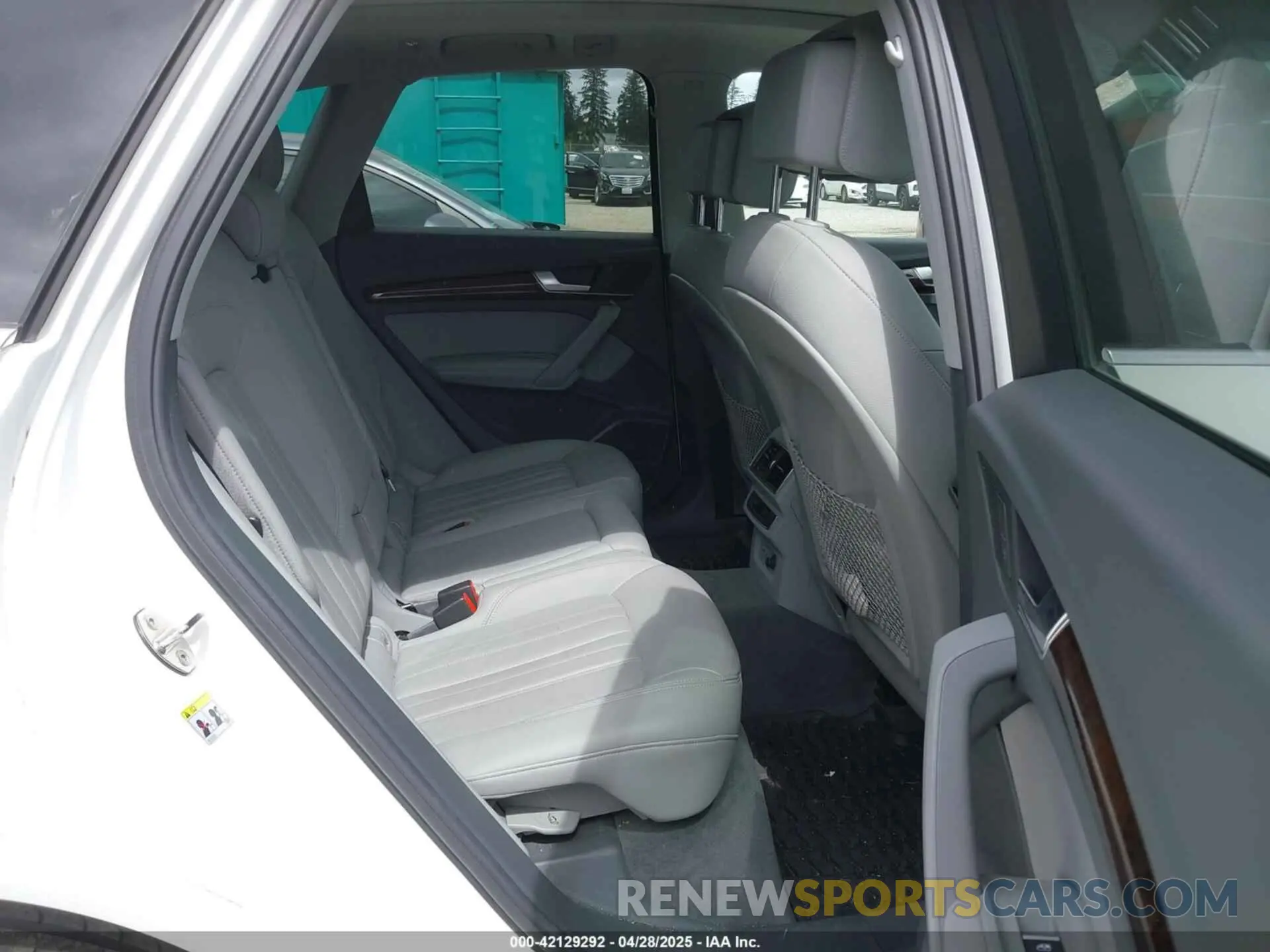 8 Photograph of a damaged car WA1BNAFY0K2093696 AUDI Q5 2019