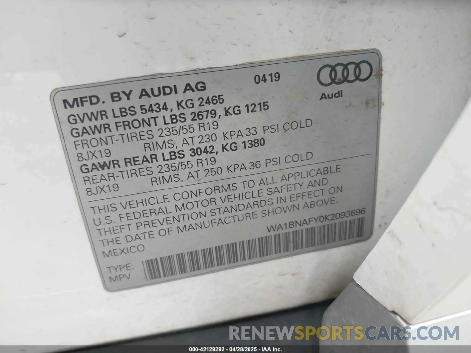 9 Photograph of a damaged car WA1BNAFY0K2093696 AUDI Q5 2019