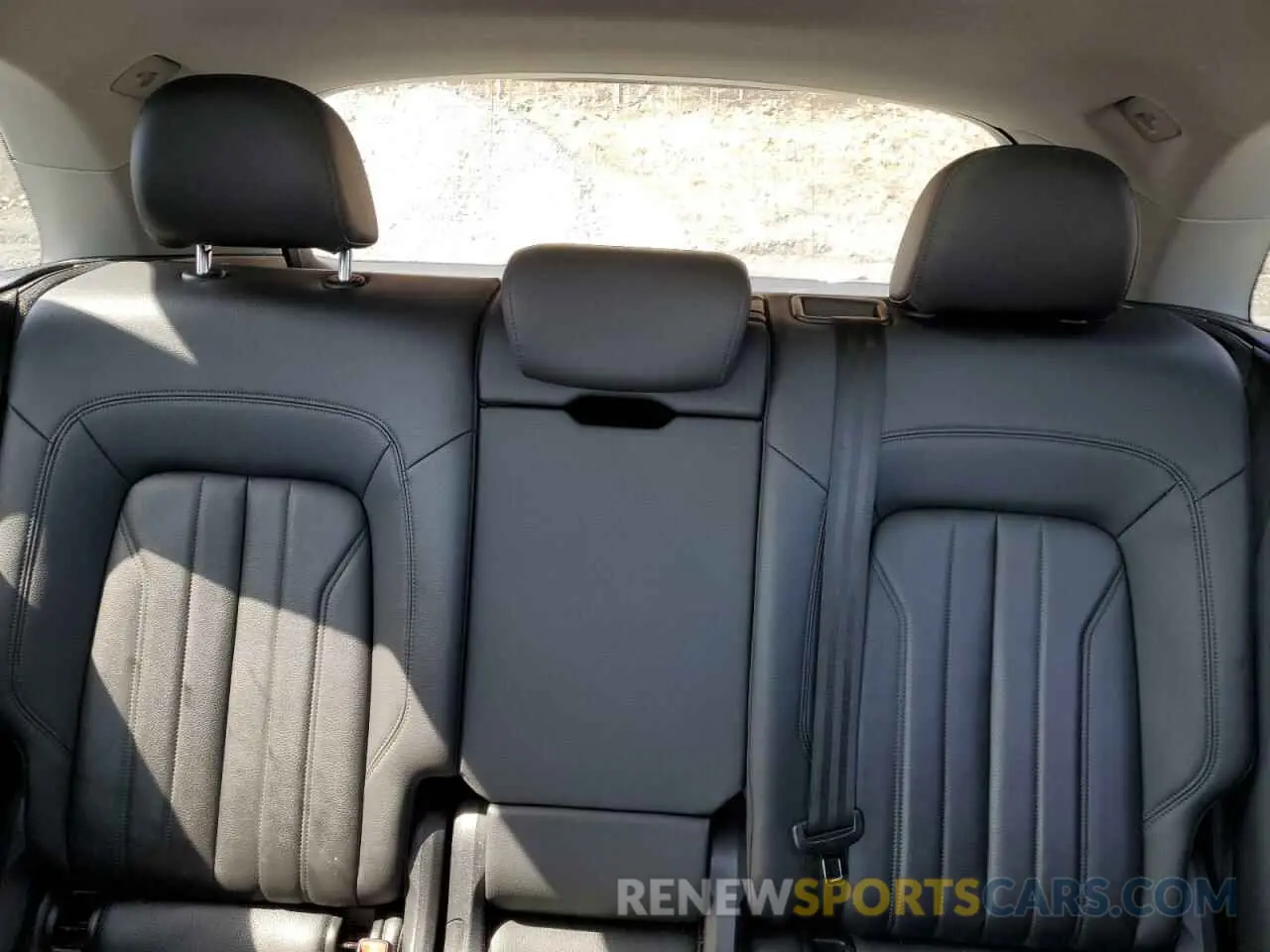 10 Photograph of a damaged car WA1BNAFY0K2127944 AUDI Q5 2019