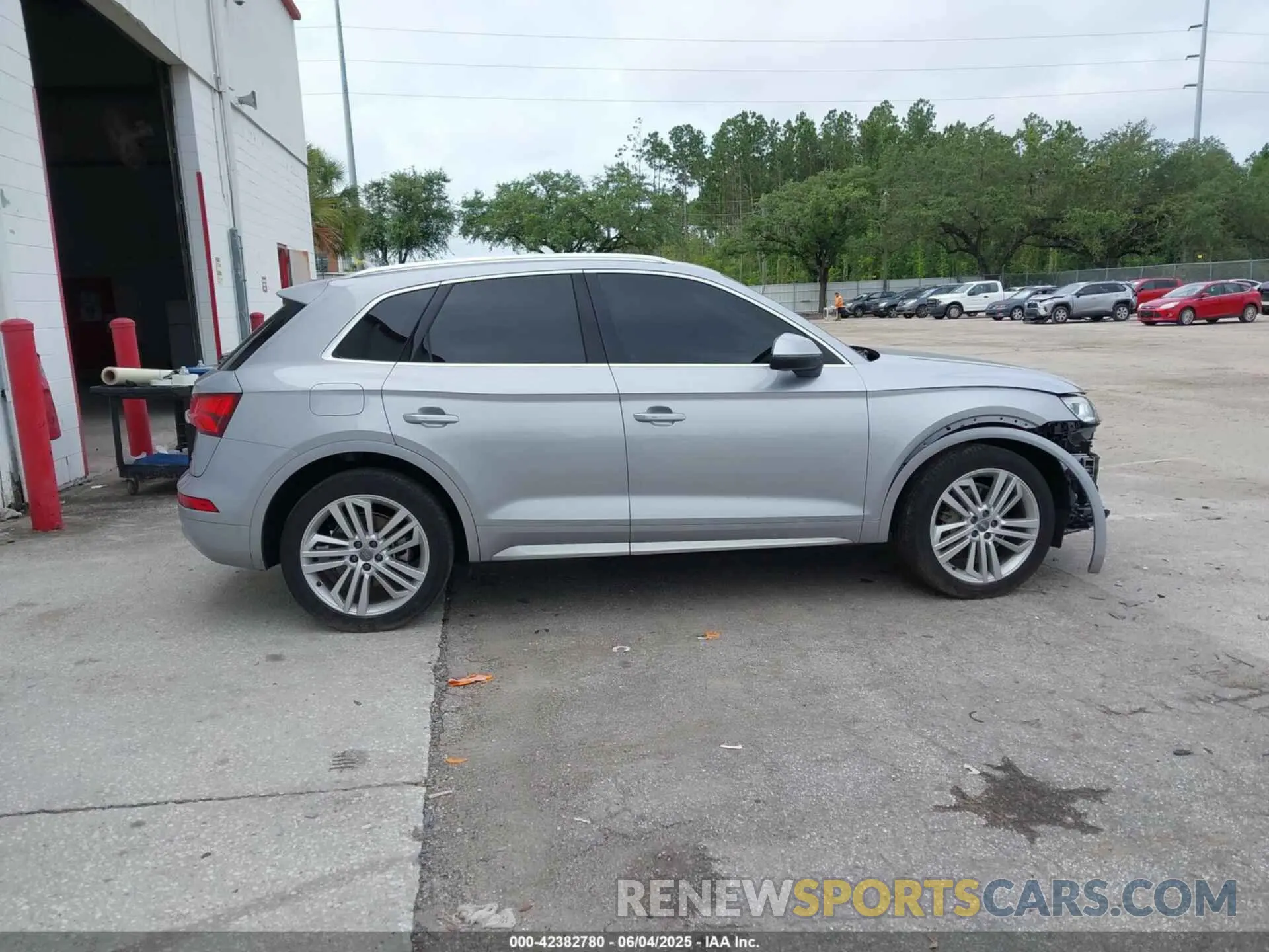 14 Photograph of a damaged car WA1BNAFY1K2021440 AUDI Q5 2019