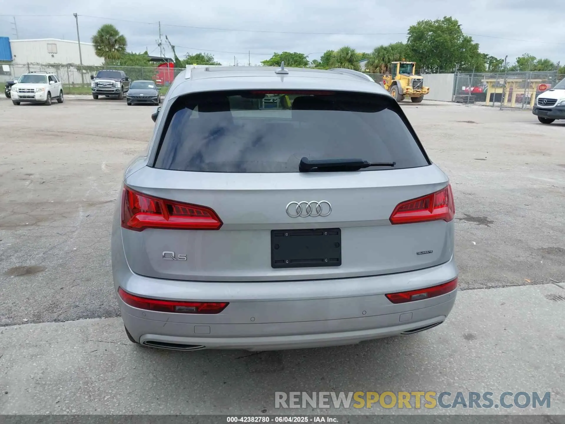 17 Photograph of a damaged car WA1BNAFY1K2021440 AUDI Q5 2019
