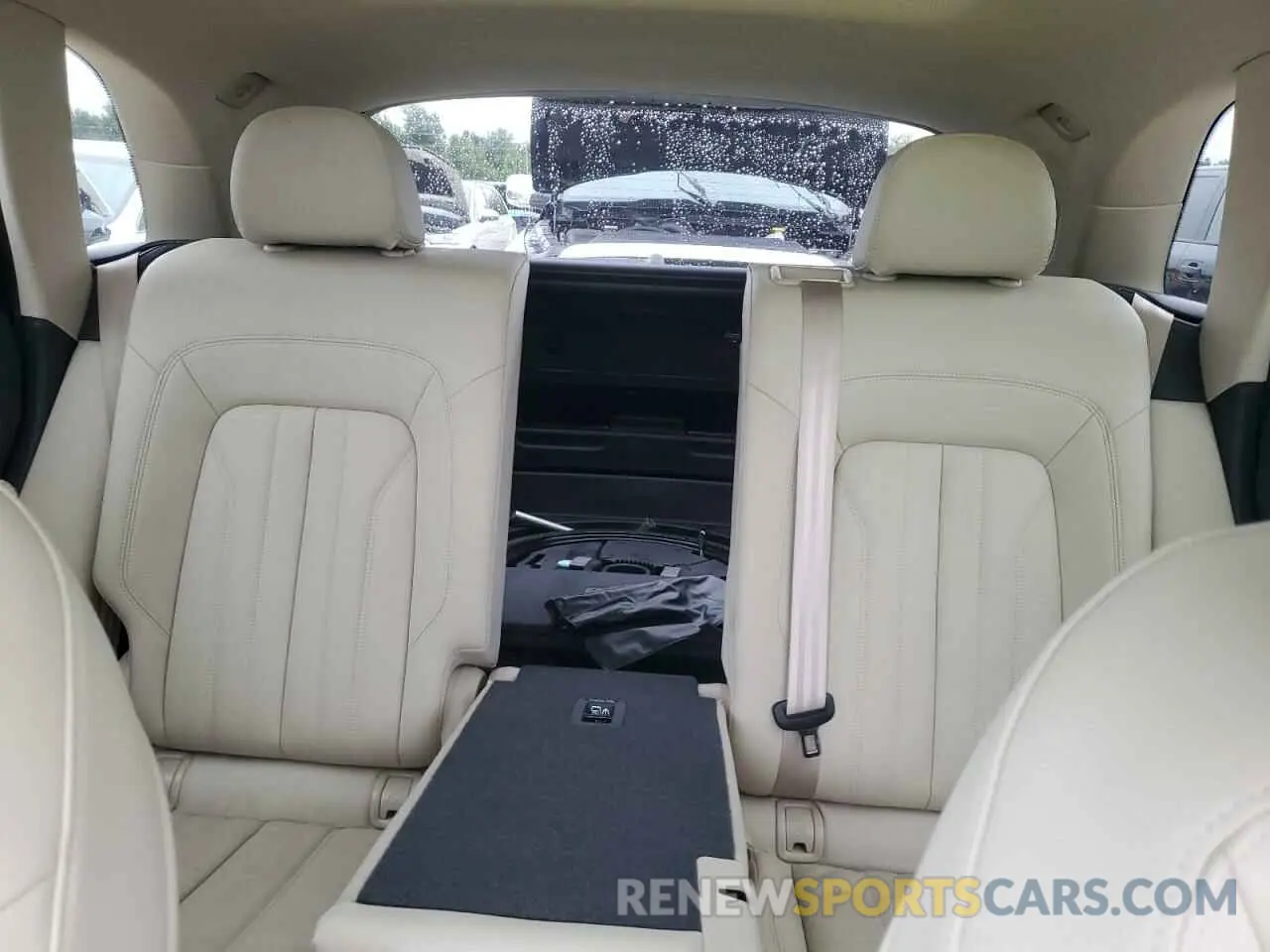 10 Photograph of a damaged car WA1BNAFY1K2024869 AUDI Q5 2019