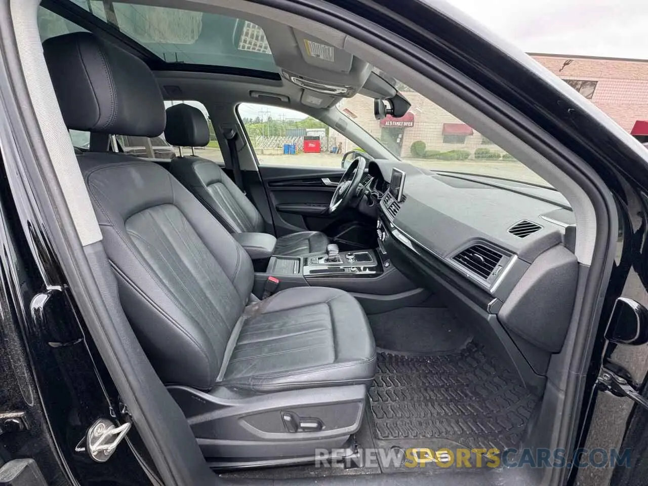 5 Photograph of a damaged car WA1BNAFY1K2044930 AUDI Q5 2019