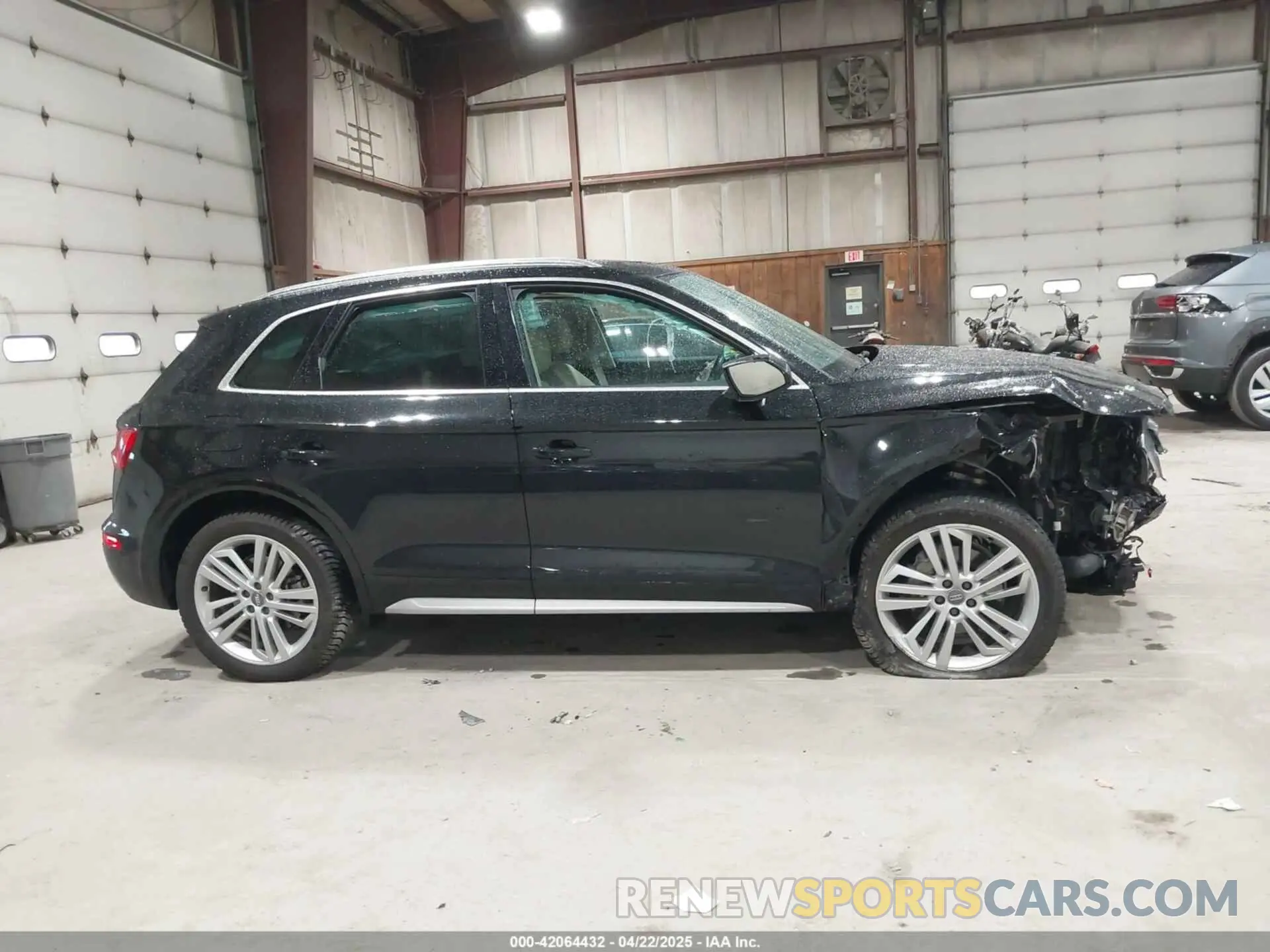 13 Photograph of a damaged car WA1BNAFY1K2111025 AUDI Q5 2019