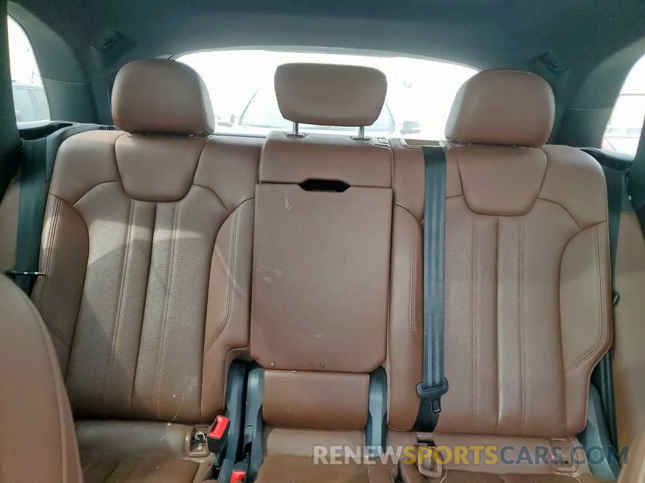 10 Photograph of a damaged car WA1BNAFY2K2033130 AUDI Q5 2019