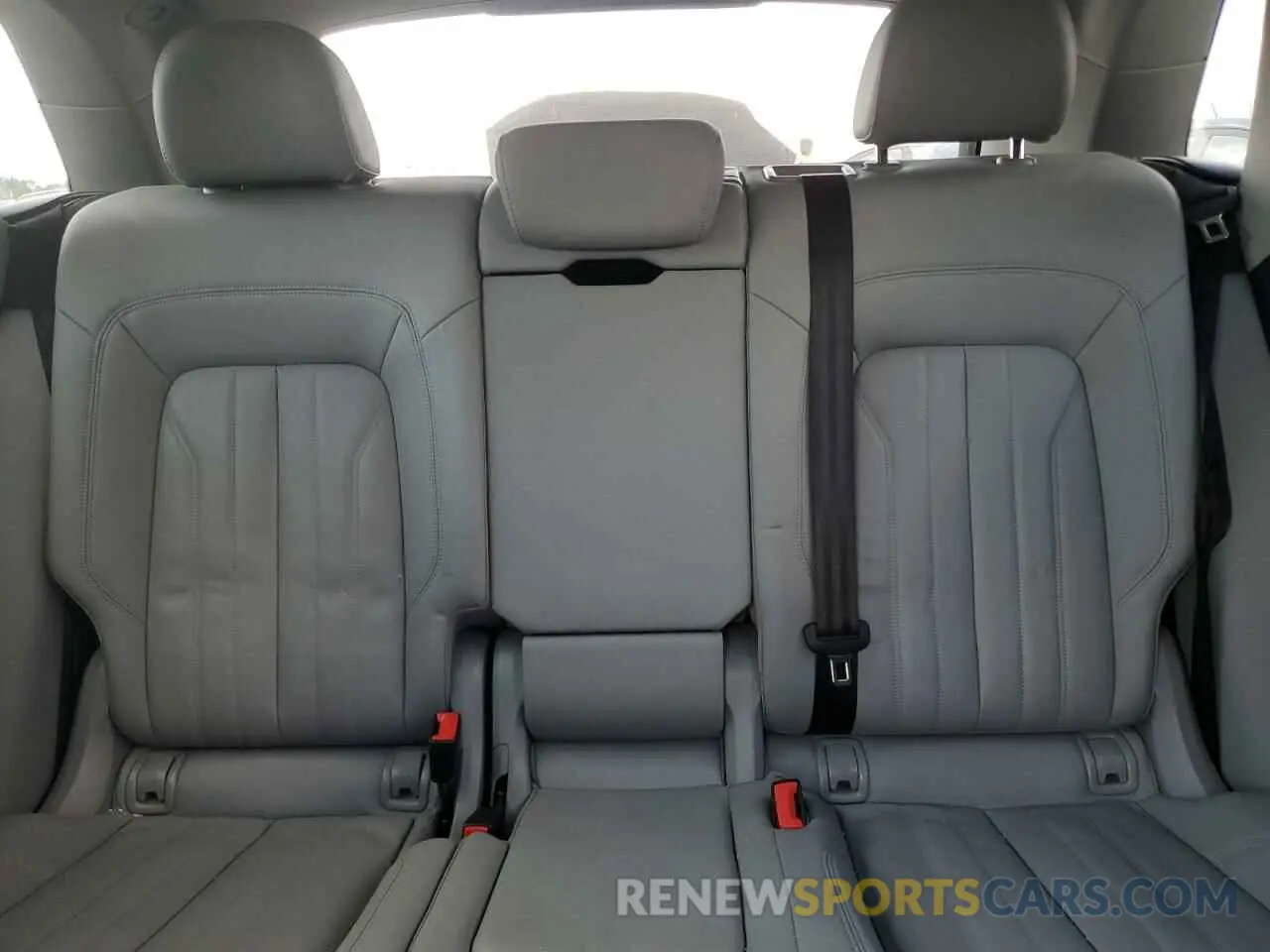 10 Photograph of a damaged car WA1BNAFY2K2035525 AUDI Q5 2019