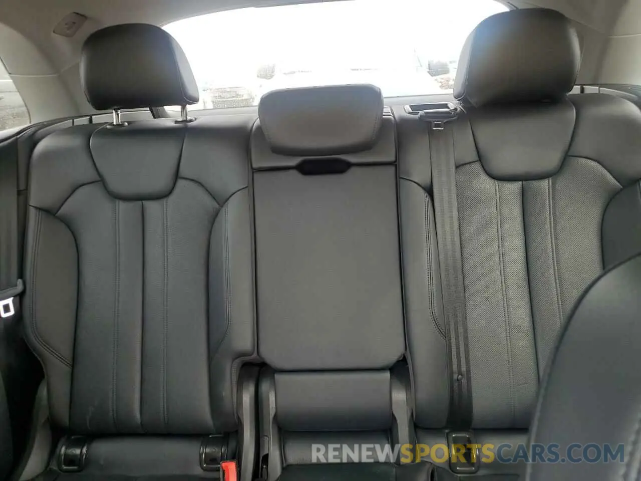 10 Photograph of a damaged car WA1BNAFY2K2049246 AUDI Q5 2019