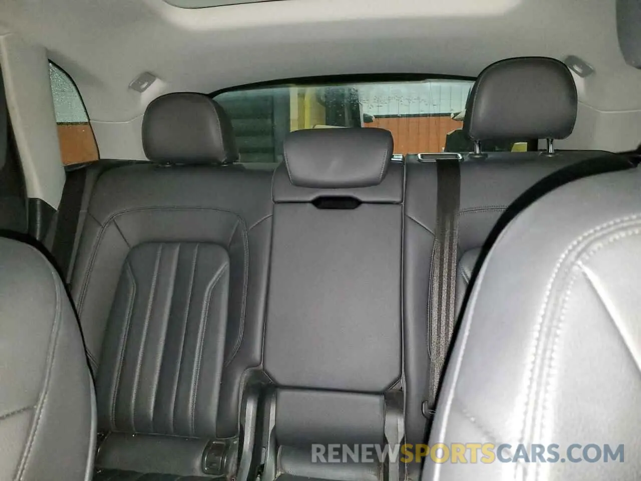 10 Photograph of a damaged car WA1BNAFY2K2074180 AUDI Q5 2019