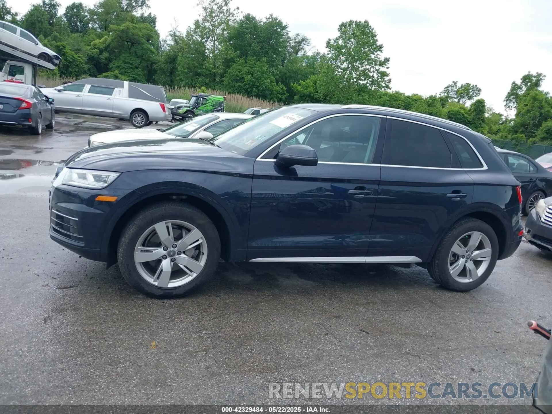 14 Photograph of a damaged car WA1BNAFY2K2080576 AUDI Q5 2019