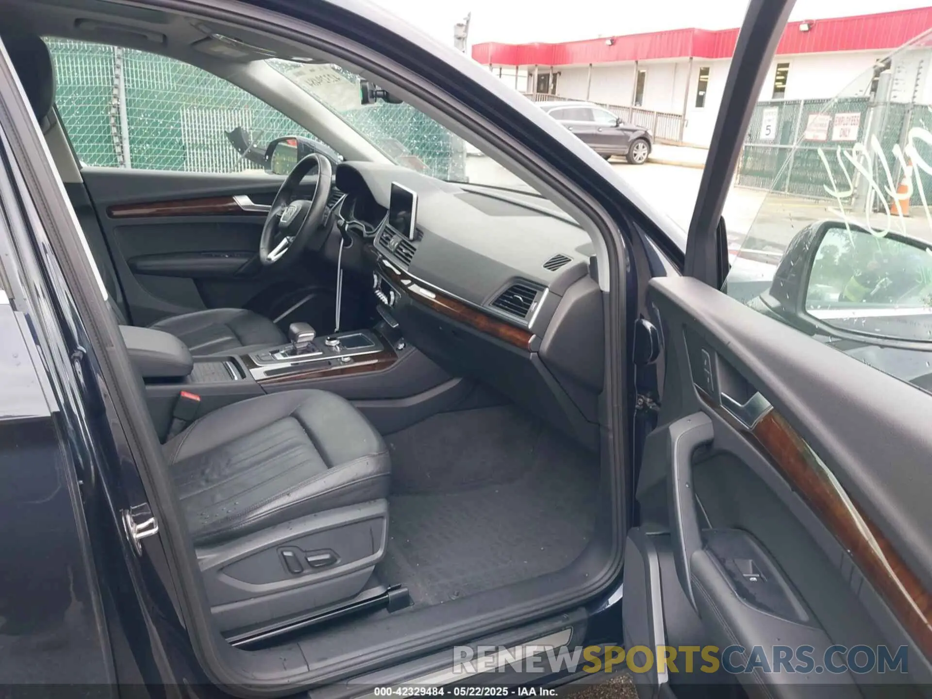 5 Photograph of a damaged car WA1BNAFY2K2080576 AUDI Q5 2019