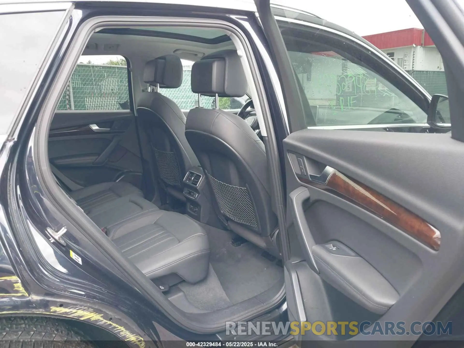 8 Photograph of a damaged car WA1BNAFY2K2080576 AUDI Q5 2019