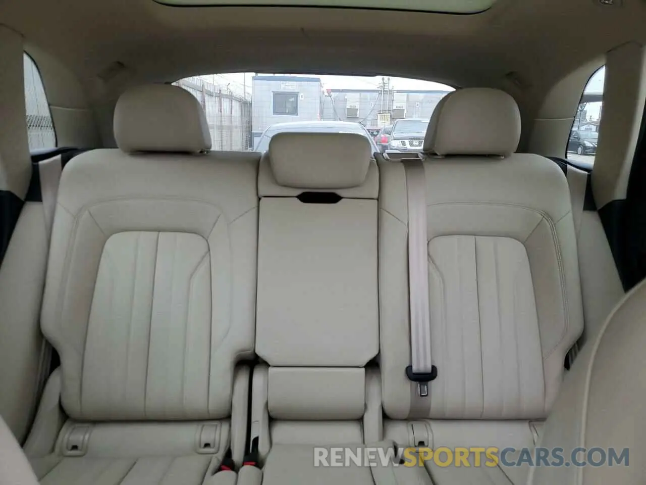 10 Photograph of a damaged car WA1BNAFY2K2085101 AUDI Q5 2019