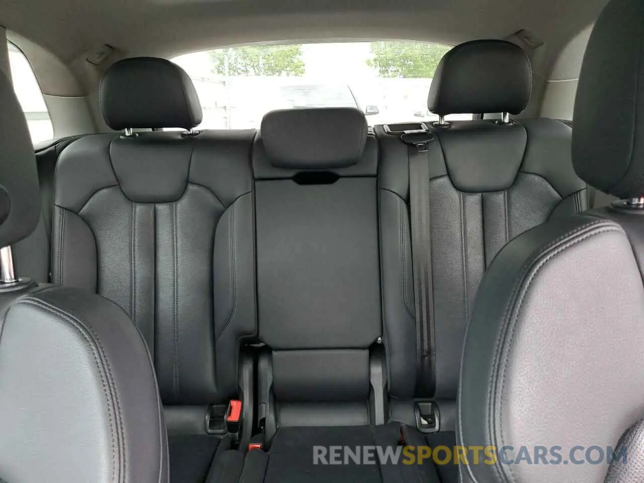 10 Photograph of a damaged car WA1BNAFY2K2098611 AUDI Q5 2019